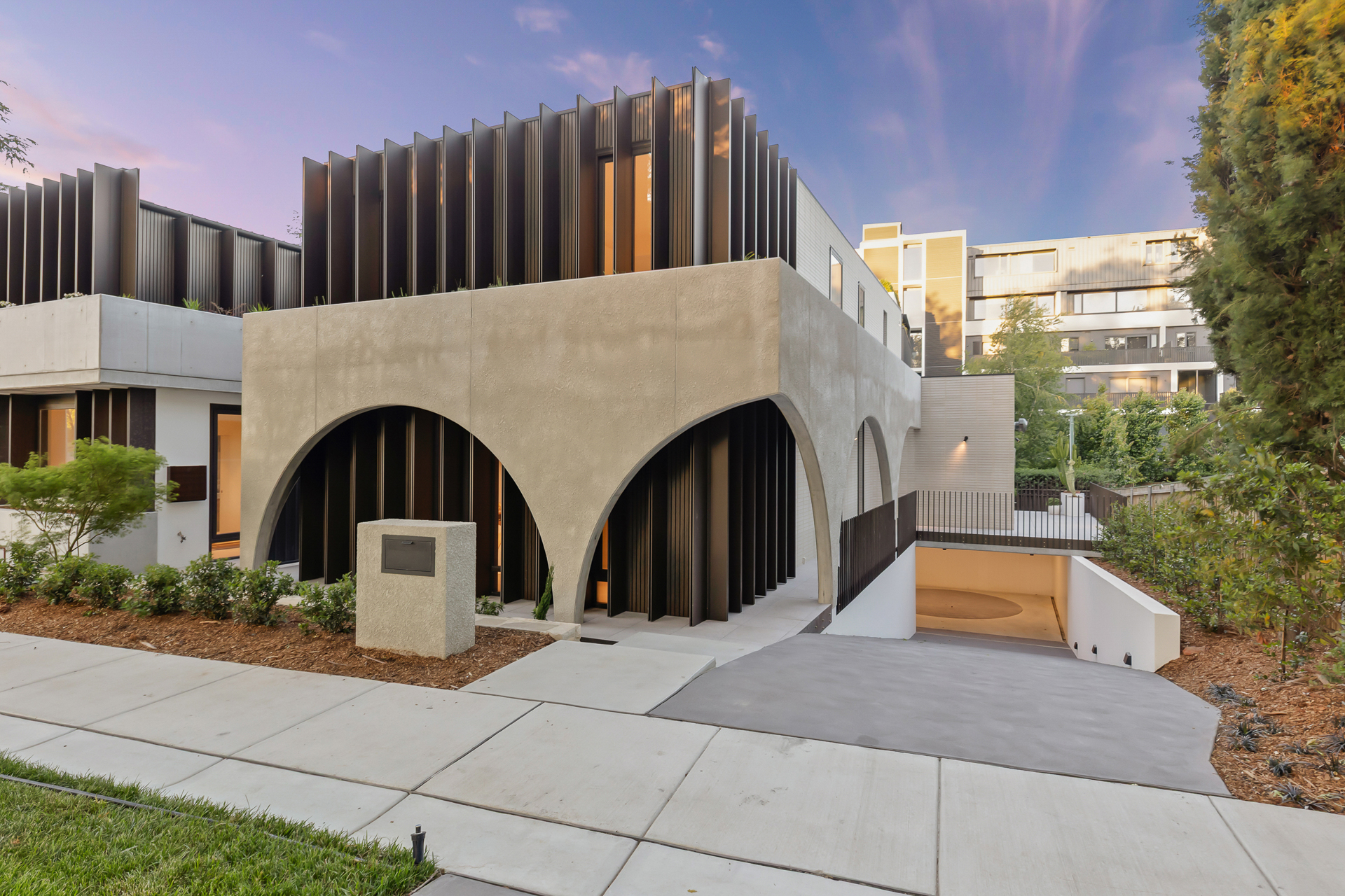  Lifestyle at the forefront in this sleek architectural residence - 物件實景