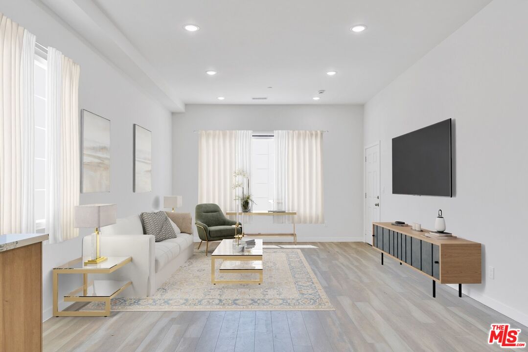 North Hollywood, California, 91601, United States, 11 Bedrooms Bedrooms, ,Residential,For Sale,1837377