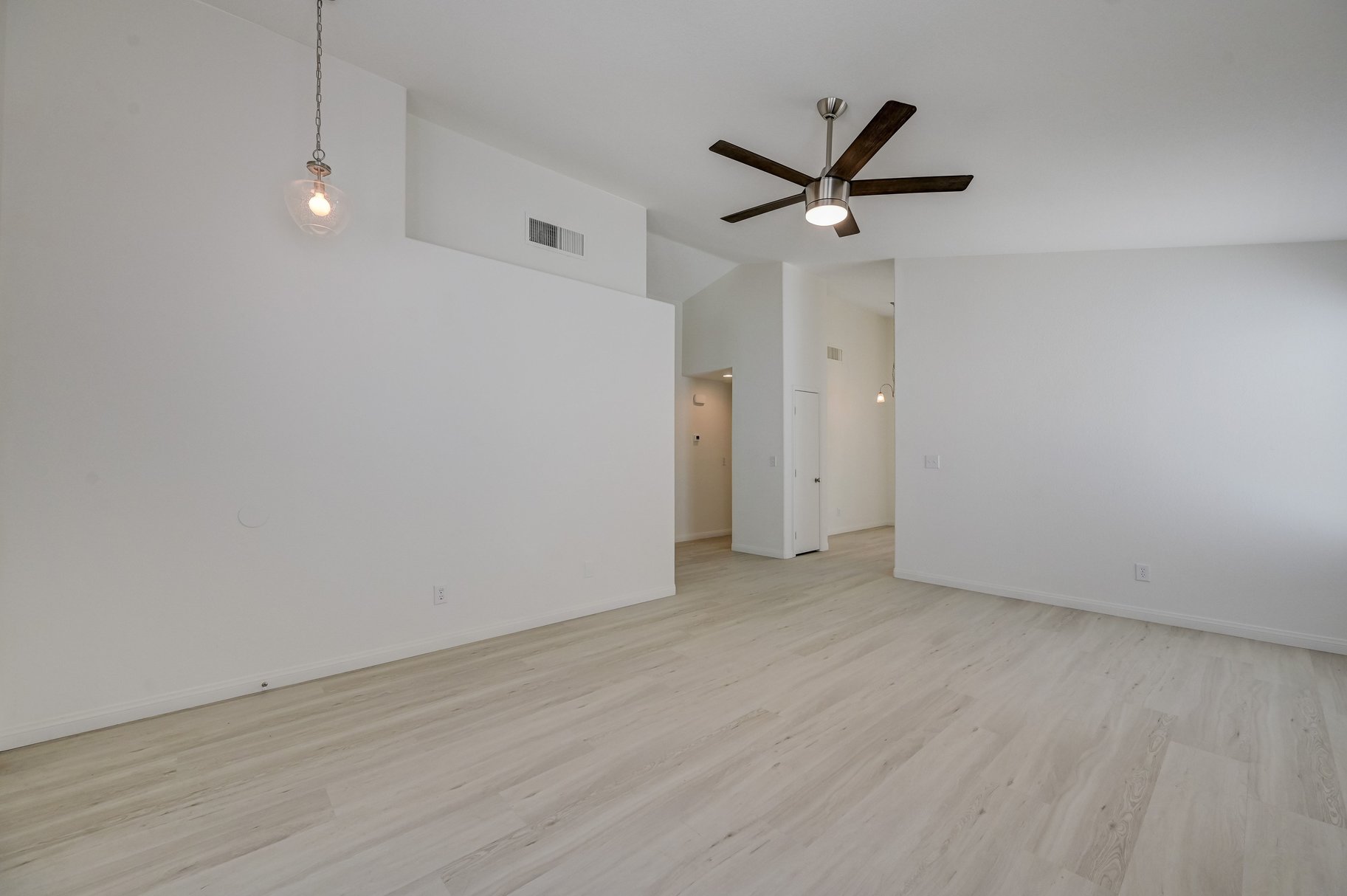  Newly Updated 3 Bed 2 Bath - 物件實景