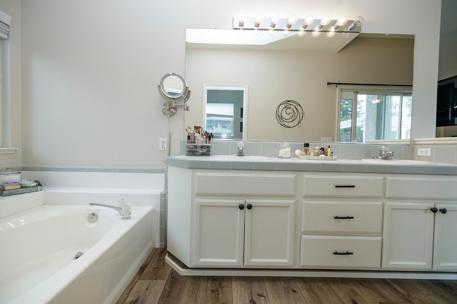 Turlock, California, 95382, United States, 4 Bedrooms Bedrooms, ,2 BathroomsBathrooms,Residential,For Sale,1987416