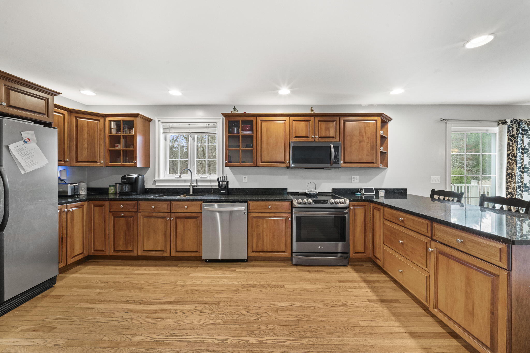 Scarborough, Maine, 04074, United States, 3 Bedrooms Bedrooms, ,3 BathroomsBathrooms,Residential,For Sale,1989589