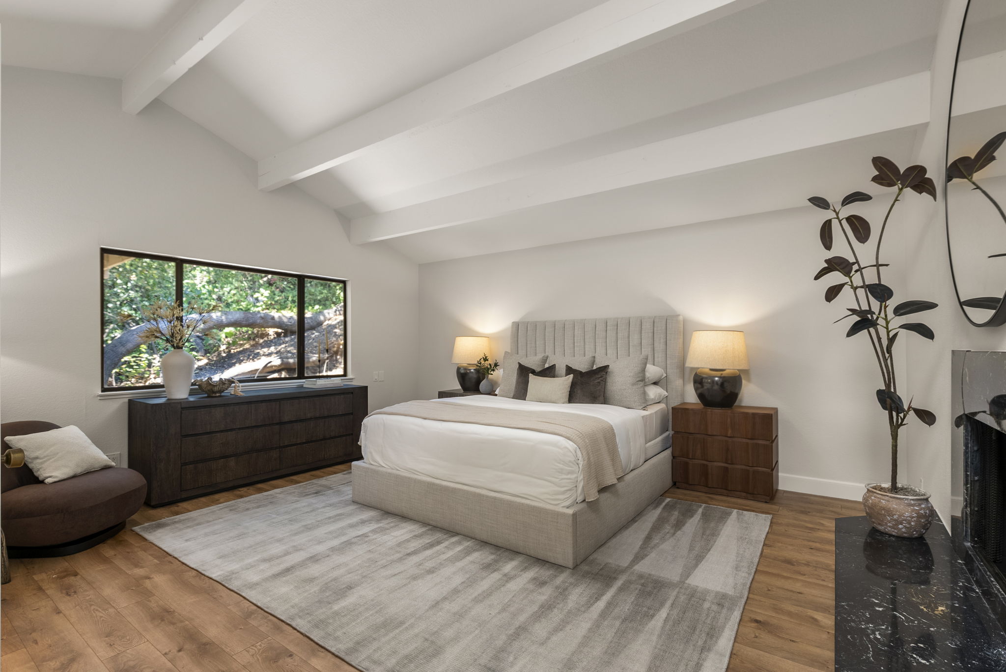  Expansive Residence in Millbrae Highlands - 物件實景