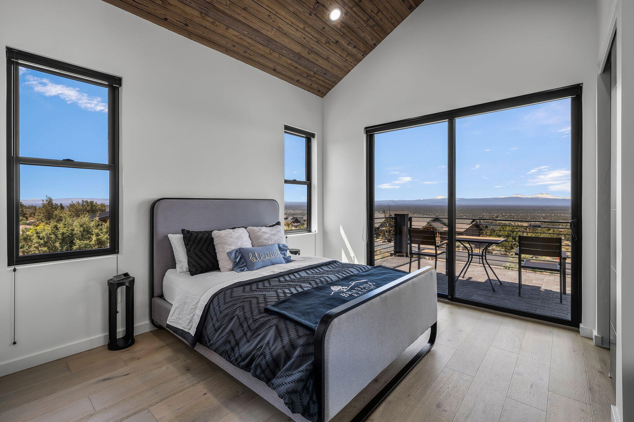 Powell Butte, Oregon, 97753, United States, 4 Bedrooms Bedrooms, ,5 BathroomsBathrooms,Residential,For Sale,1804820