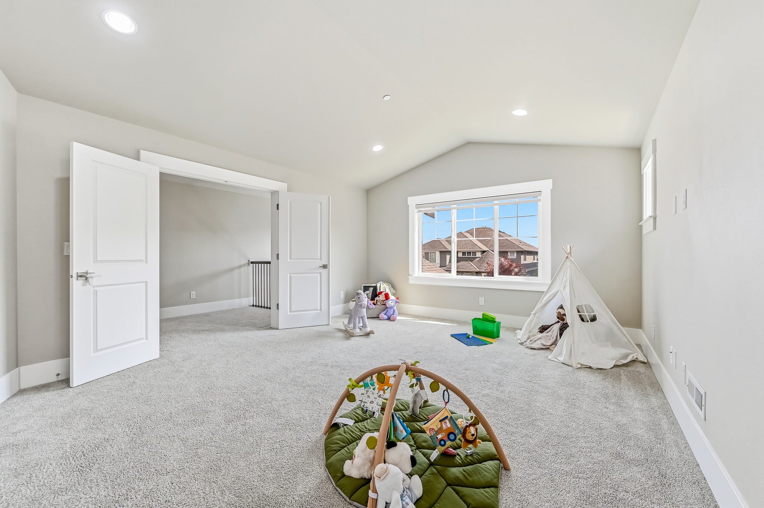  13628 Northeast 133rd Place, Kirkland, WA 98034 - 物件實景
