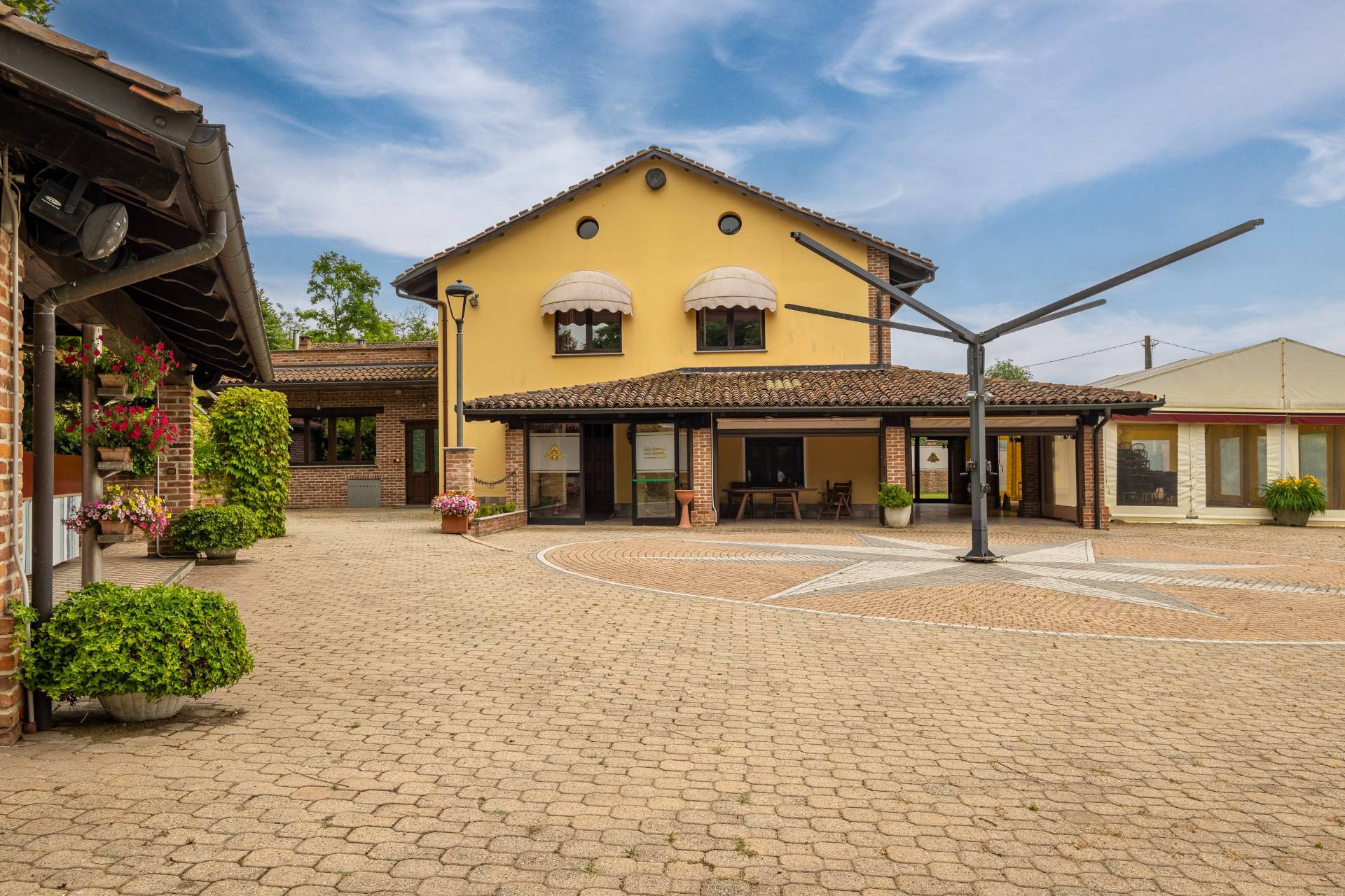 Maretto, Asti, 14018, IT, 3 Bedrooms Bedrooms, ,6 BathroomsBathrooms,Residential,For Sale,1849970
