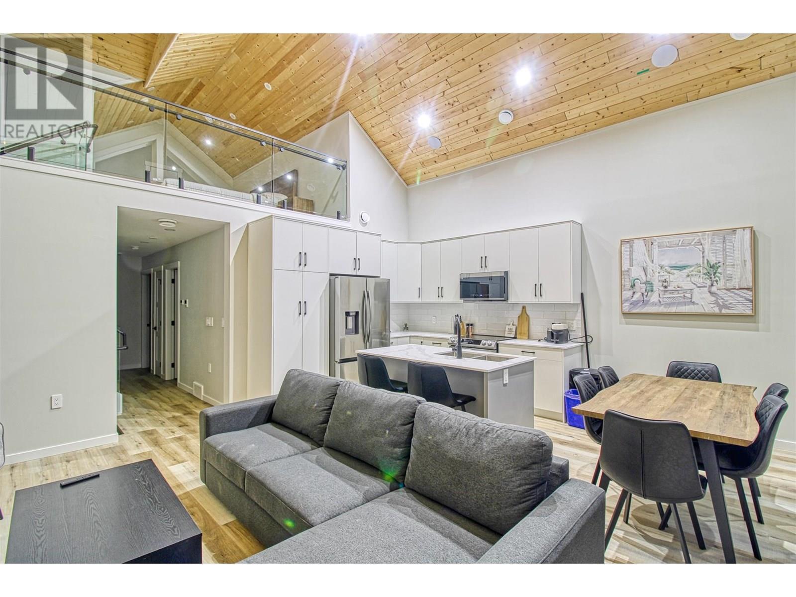 KELOWNA, British Columbia, V1Z 3R8, CA, 3 Bedrooms Bedrooms, ,2 BathroomsBathrooms,Residential,For Sale,1865801