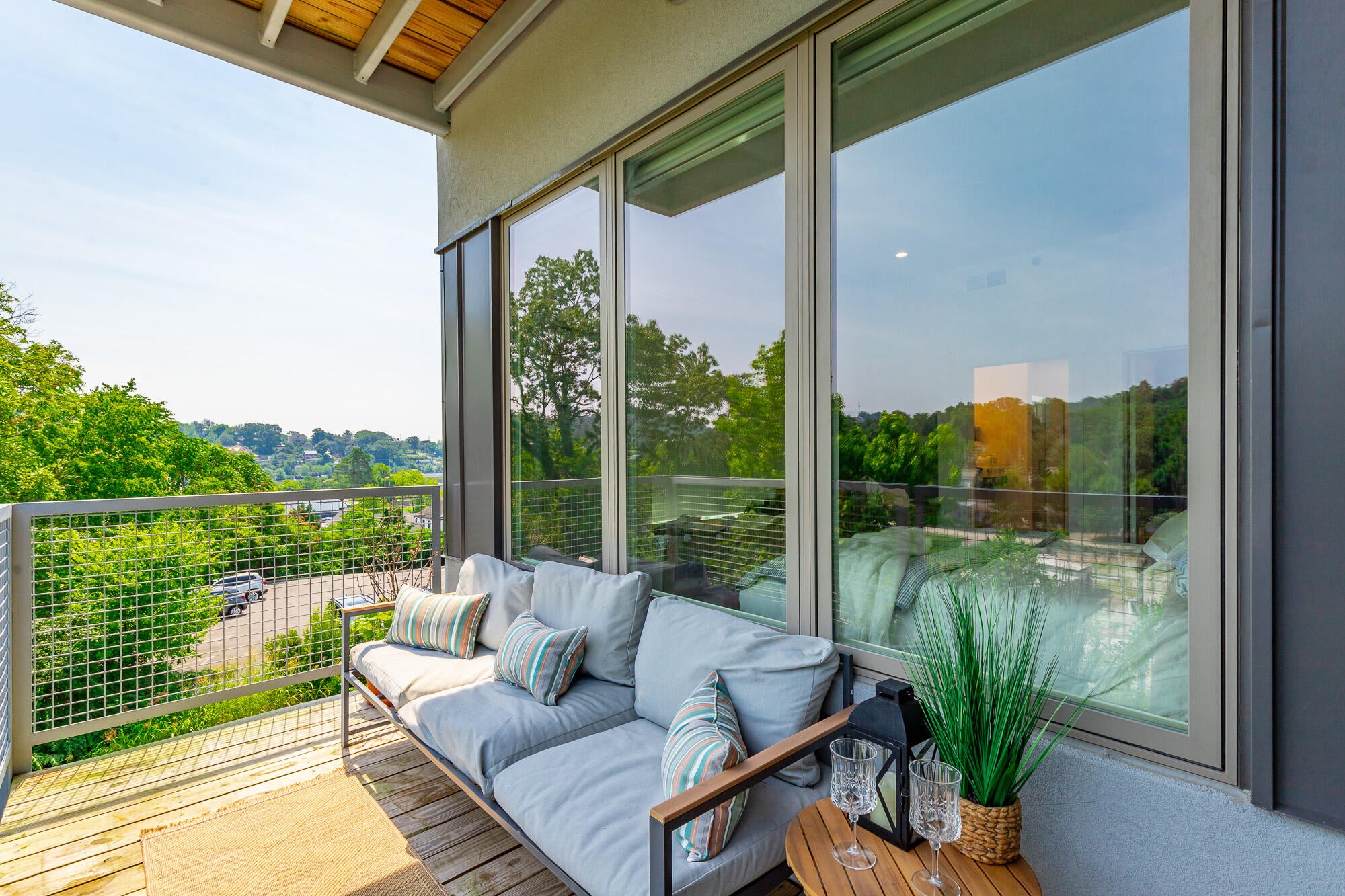 Chattanooga, Tennessee, 37405, United States, 2 Bedrooms Bedrooms, ,2 BathroomsBathrooms,Residential,For Sale,1875132