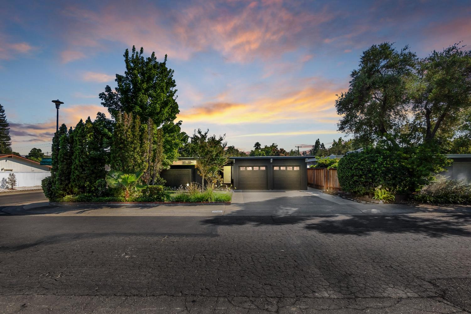Citrus Heights, California, 95610, United States, 4 Bedrooms Bedrooms, ,2 BathroomsBathrooms,Residential,For Sale,1940276
