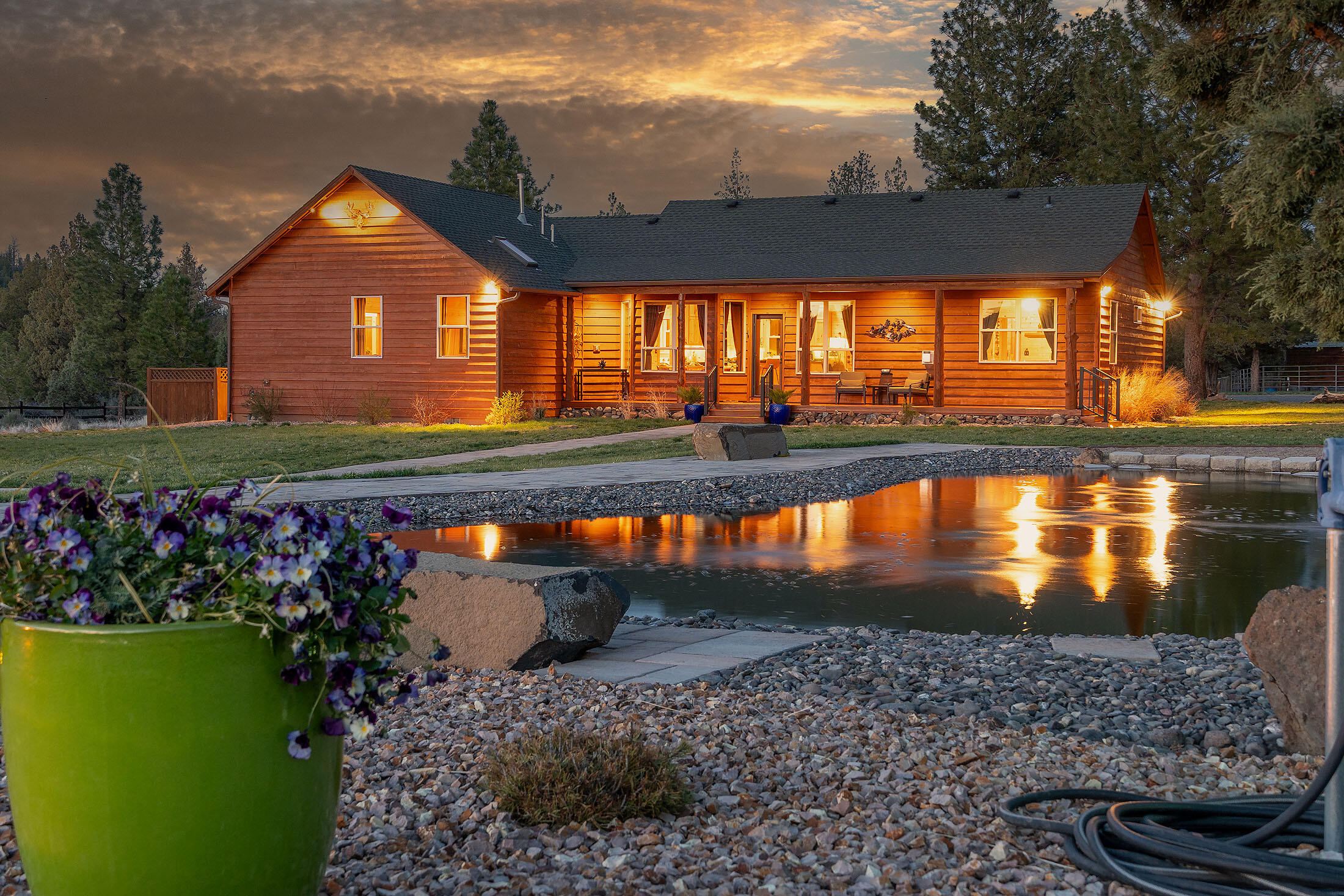 Bend, Oregon, 97703, United States, 3 Bedrooms Bedrooms, ,2 BathroomsBathrooms,Residential,For Sale,1826541