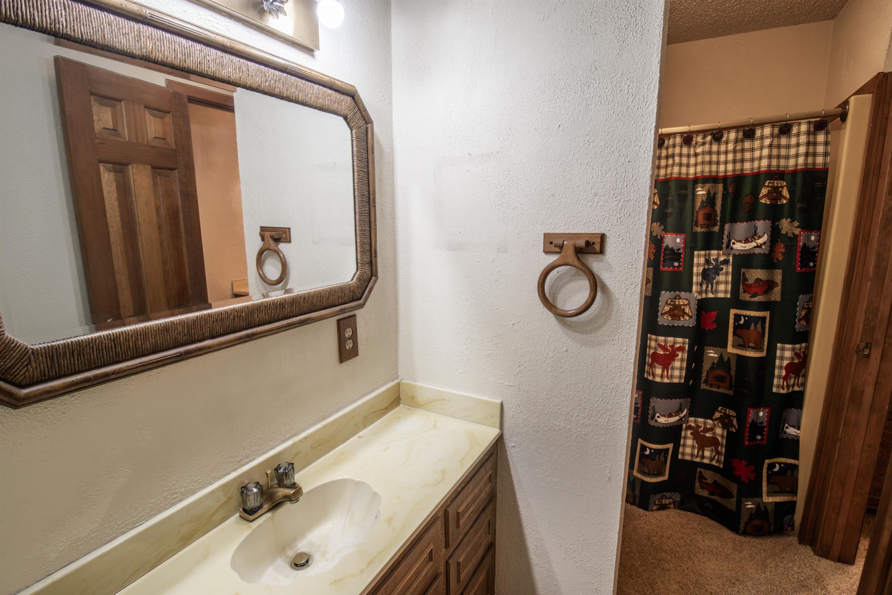 Marshall, Texas, 75670, United States, 5 Bedrooms Bedrooms, ,4 BathroomsBathrooms,Residential,For Sale,1996423