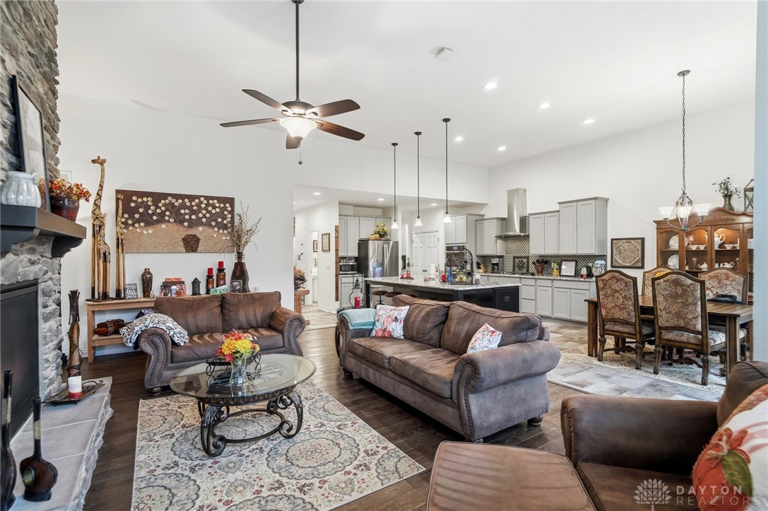 Beavercreek Twp, Ohio, 45385, United States, 3 Bedrooms Bedrooms, ,4 BathroomsBathrooms,Residential,For Sale,1991146