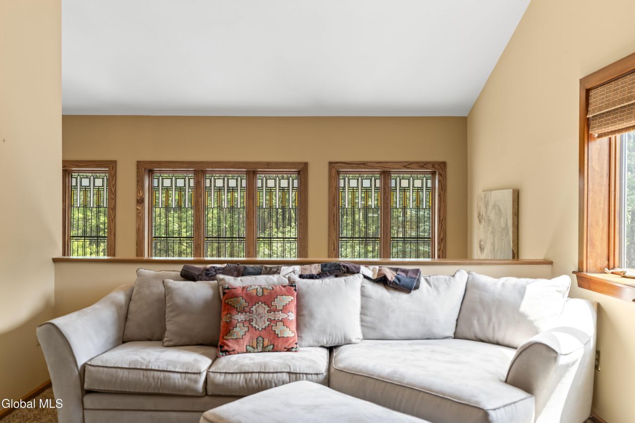 Coeymans Hollow, New York, 12046, United States, 4 Bedrooms Bedrooms, ,3 BathroomsBathrooms,Residential,For Sale,1907699