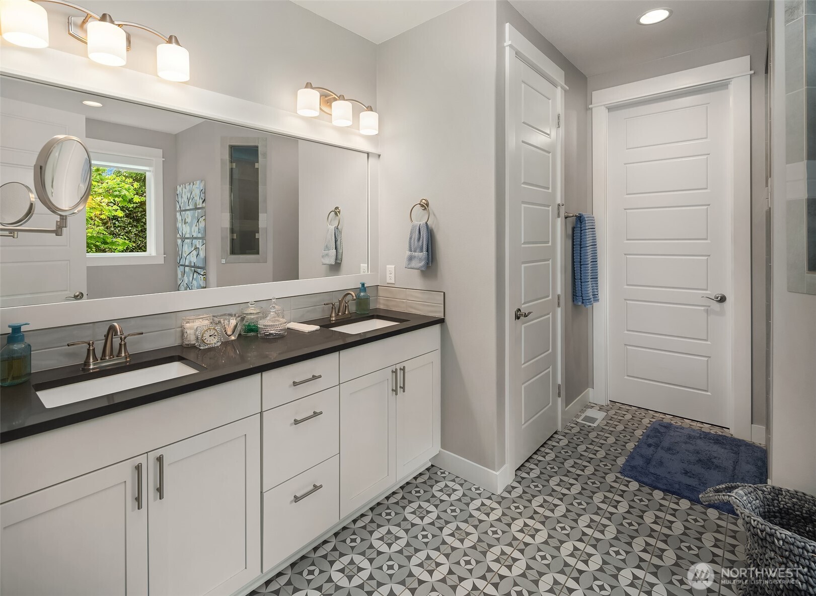 Seattle, Washington, 98178, United States, 4 Bedrooms Bedrooms, ,3 BathroomsBathrooms,Residential,For Sale,1793802
