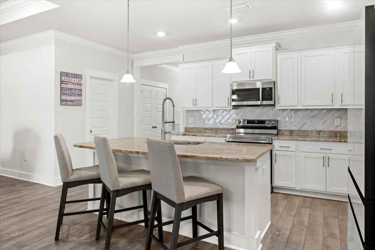 Gulf Breeze, Florida, 32563, United States, 4 Bedrooms Bedrooms, ,3 BathroomsBathrooms,Residential,For Sale,1933407