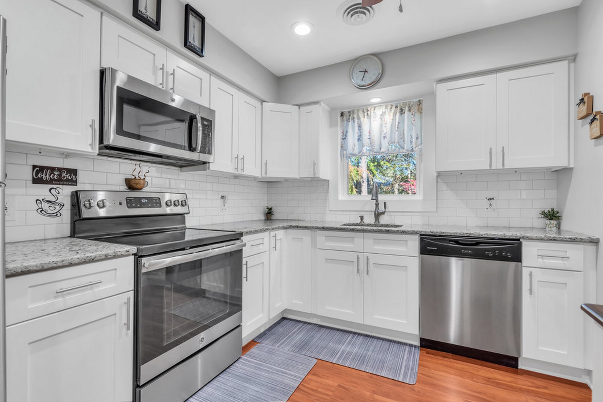  Meticulously Upgraded Sherbourne Model in Crestwood 5 - 物件實景