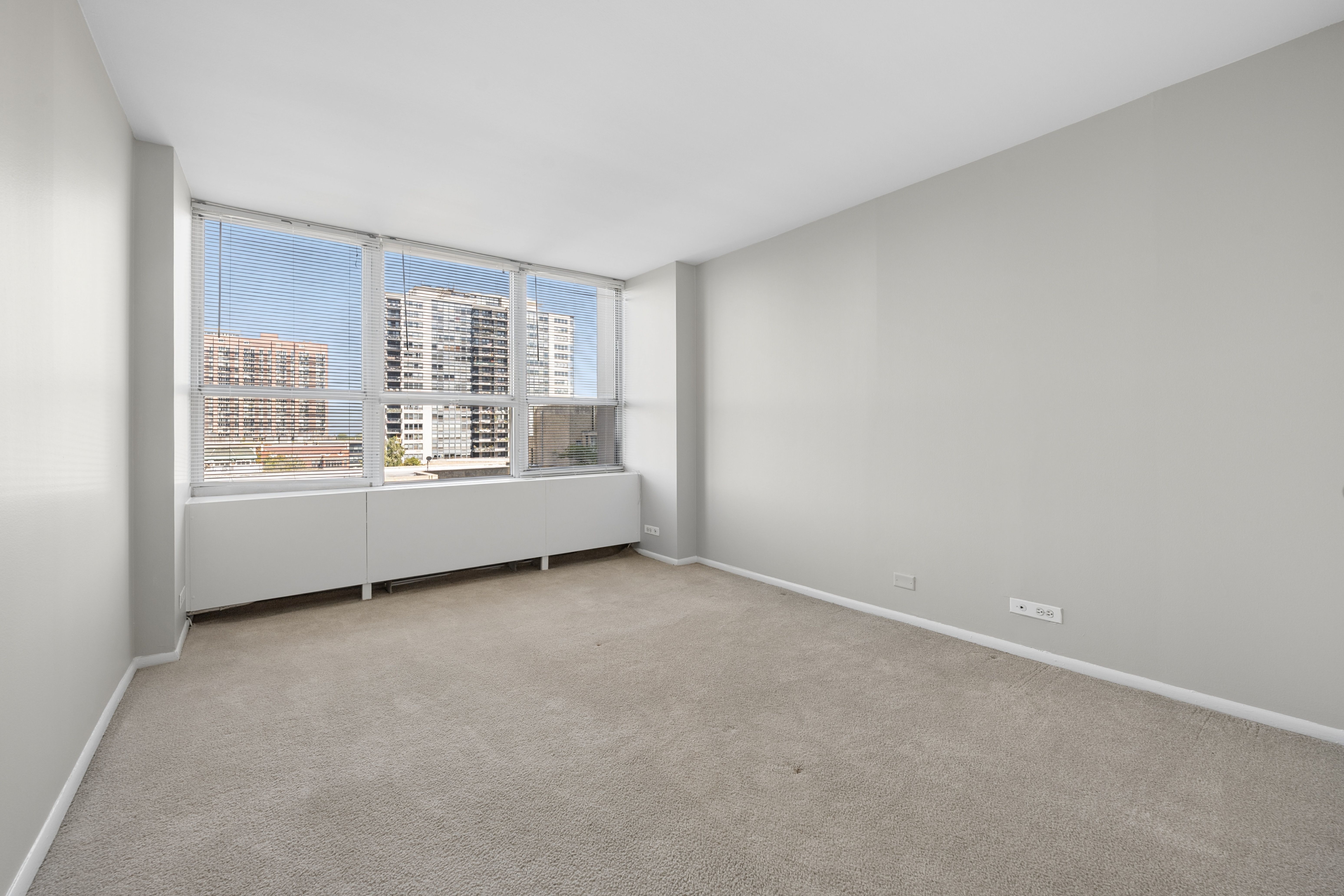  Fantastic Value for This Northeast Corner Unit at Park Place Tower - 物件實景