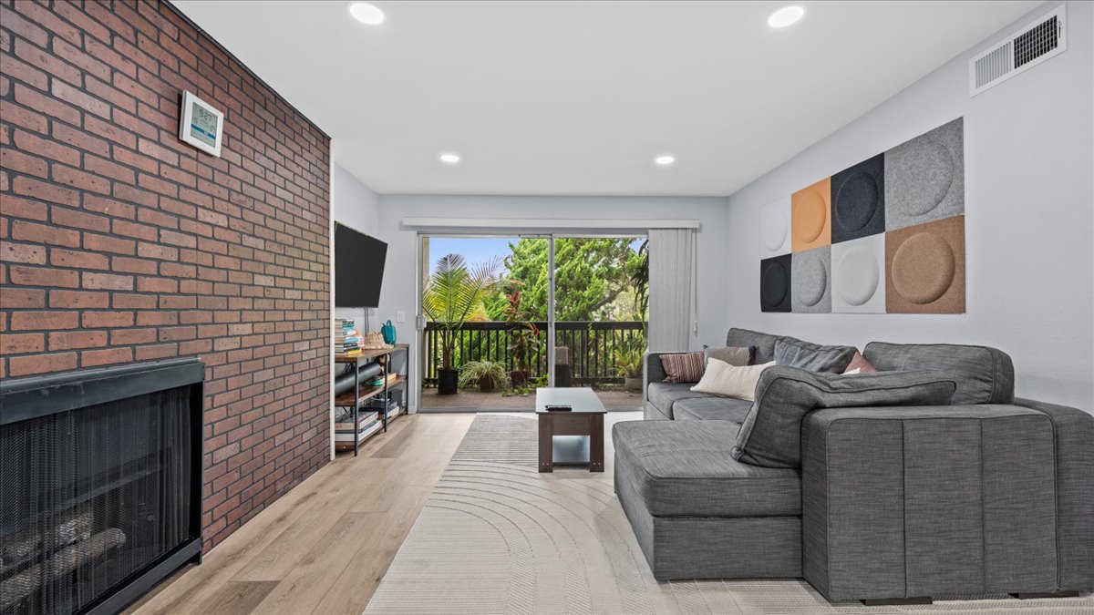 Culver City, California, 90230, United States, 1 Bedroom Bedrooms, ,1 BathroomBathrooms,Residential,For Sale,1981473