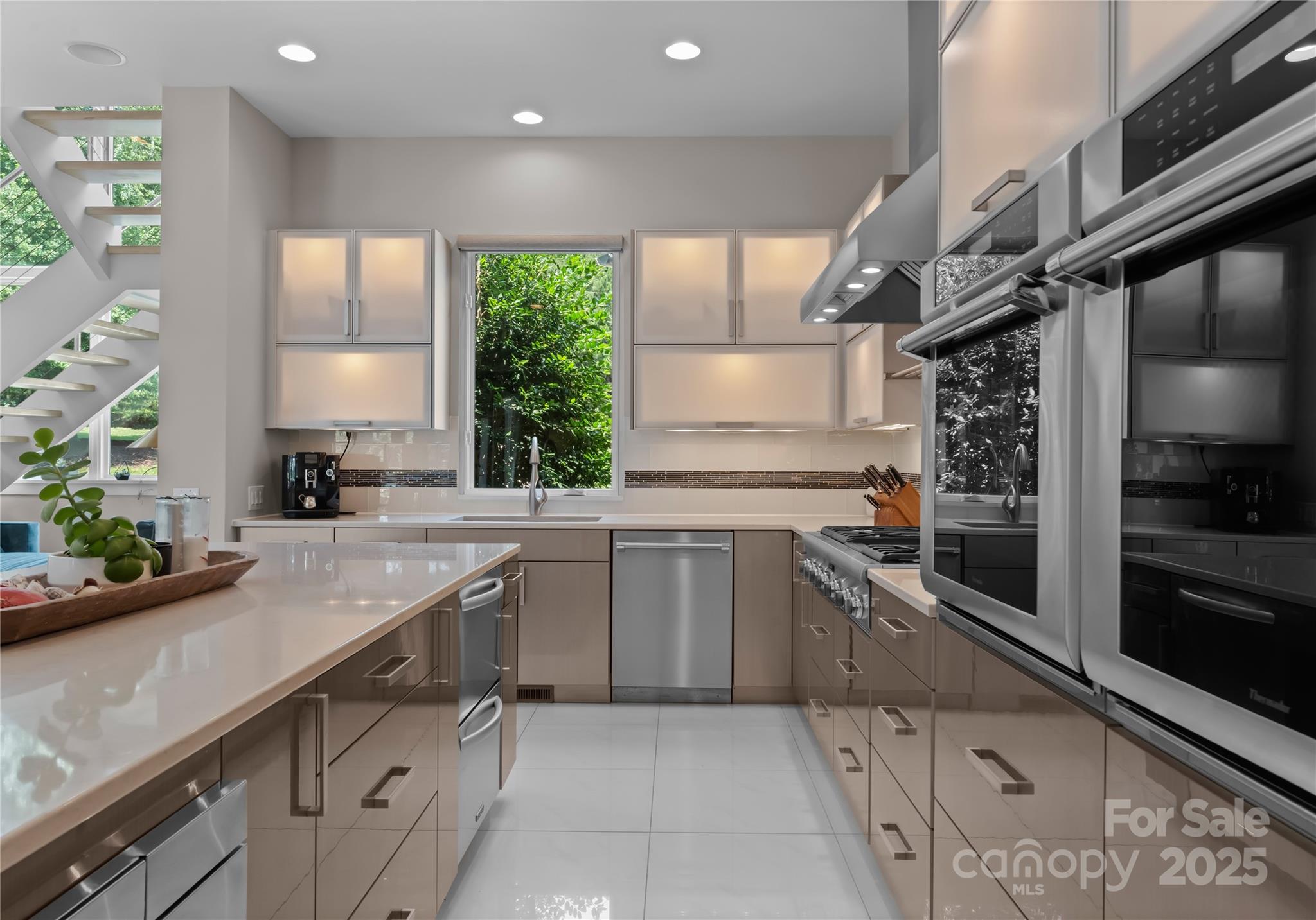 Mooresville, North Carolina, 28117, United States, 4 Bedrooms Bedrooms, ,5 BathroomsBathrooms,Residential,For Sale,1847704