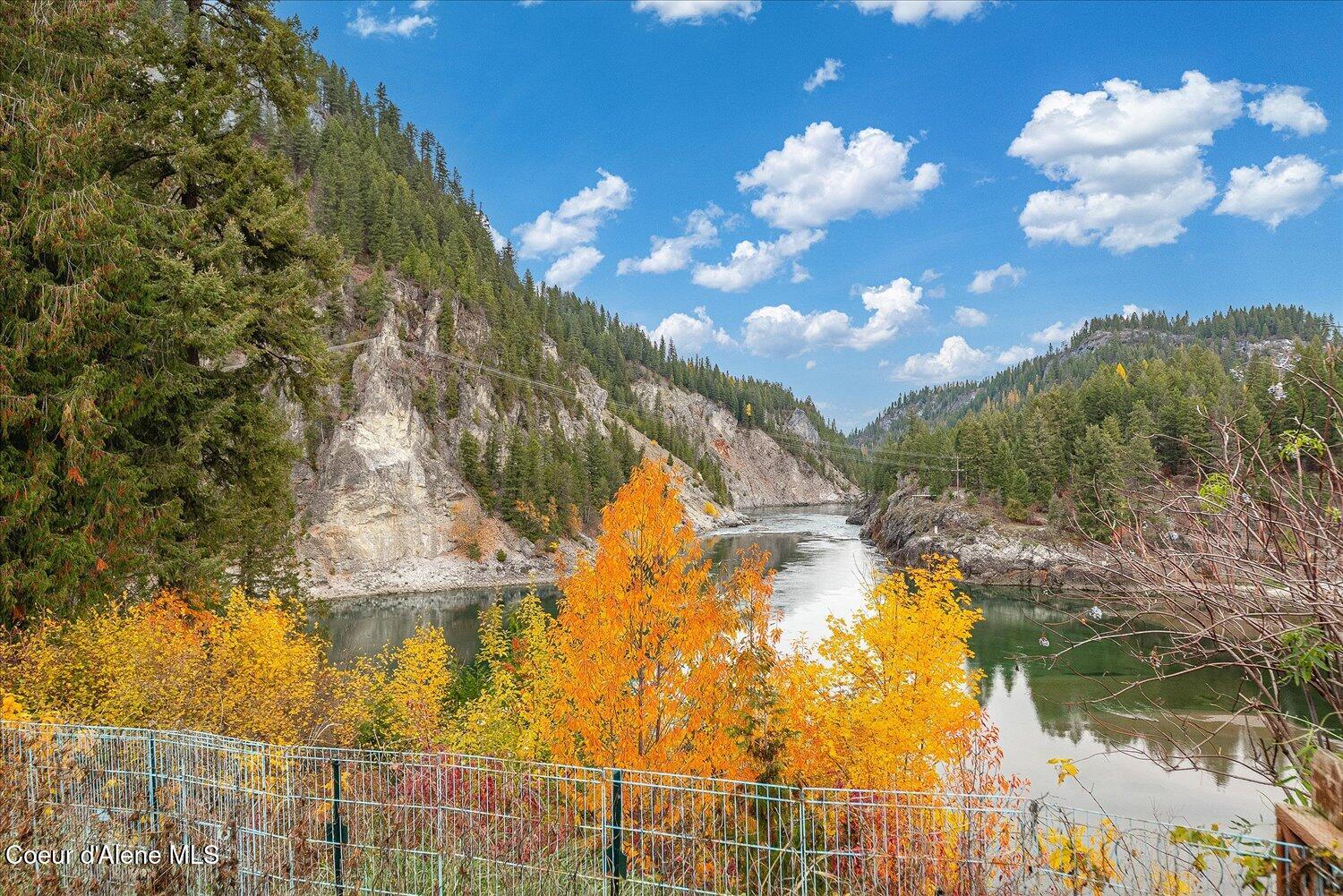 Metaline Falls, Washington, 99153, United States, 5 Bedrooms Bedrooms, ,3 BathroomsBathrooms,Residential,For Sale,1980097