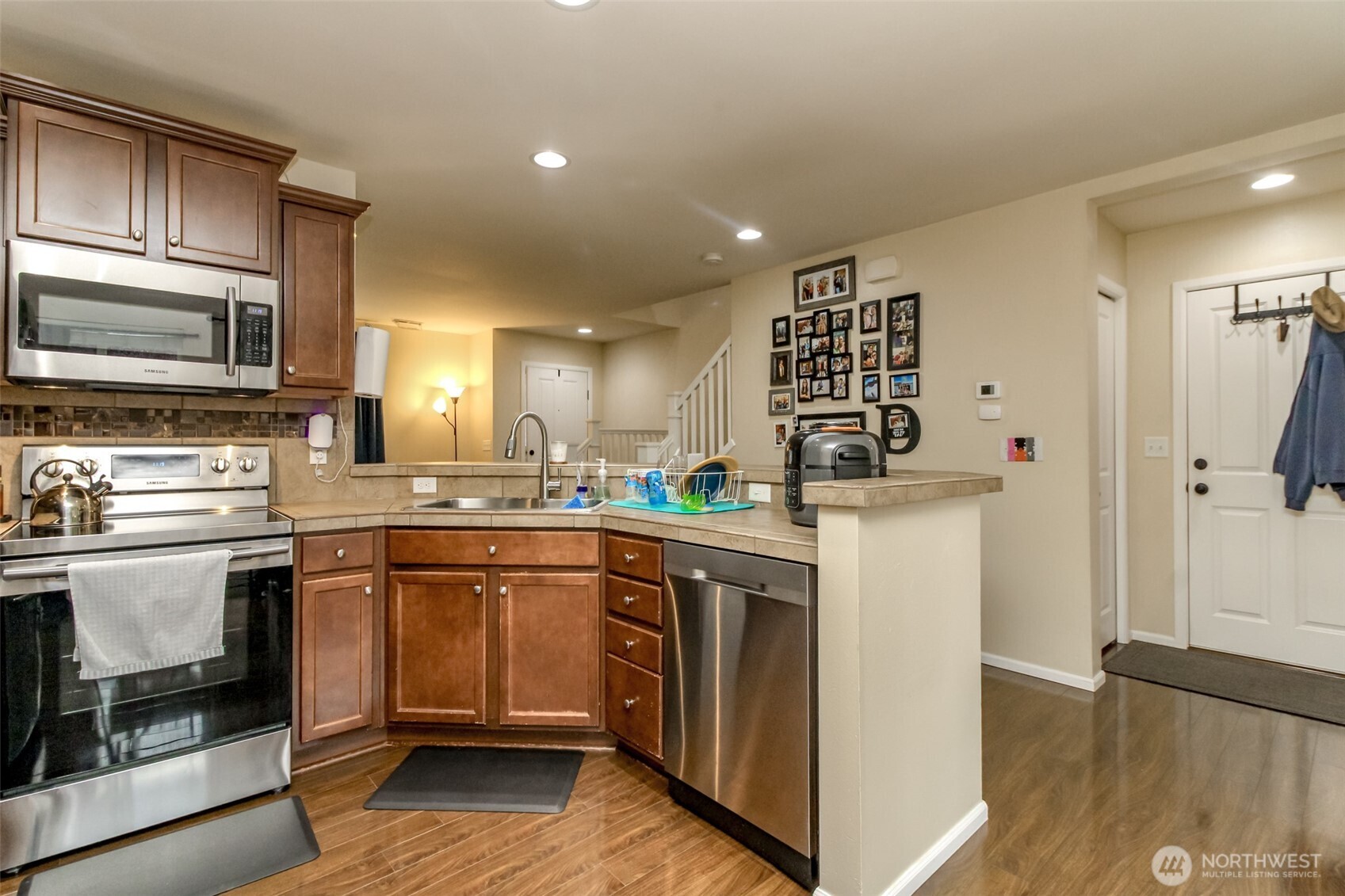 Puyallup, Washington, 98373, United States, 3 Bedrooms Bedrooms, ,3 BathroomsBathrooms,Residential,For Sale,1979459