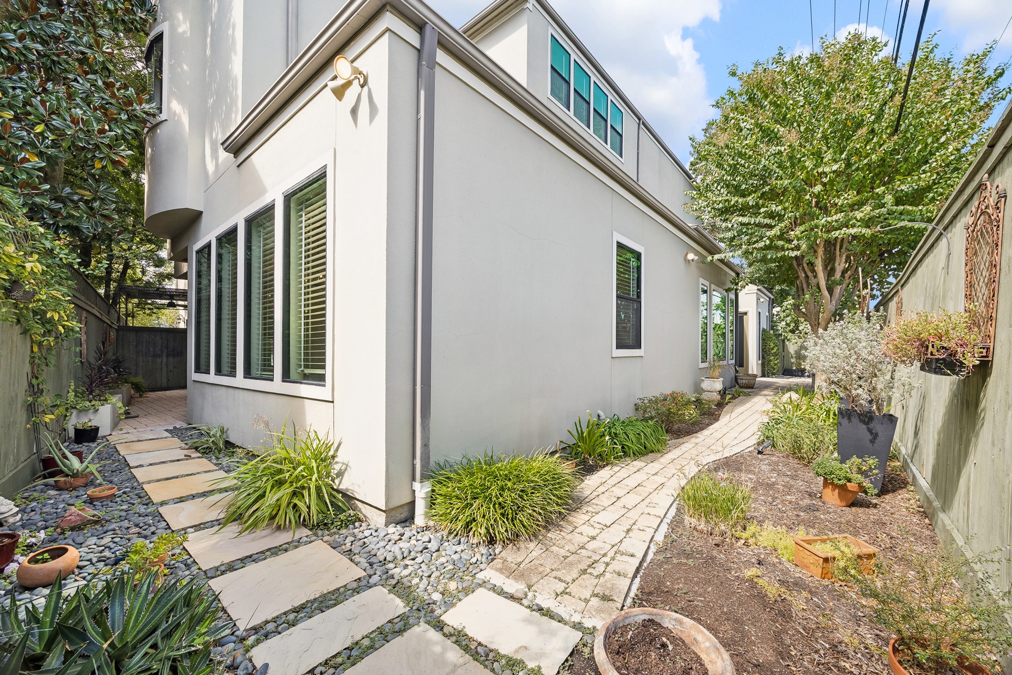  24 Hackberry Lane B - 物件實景