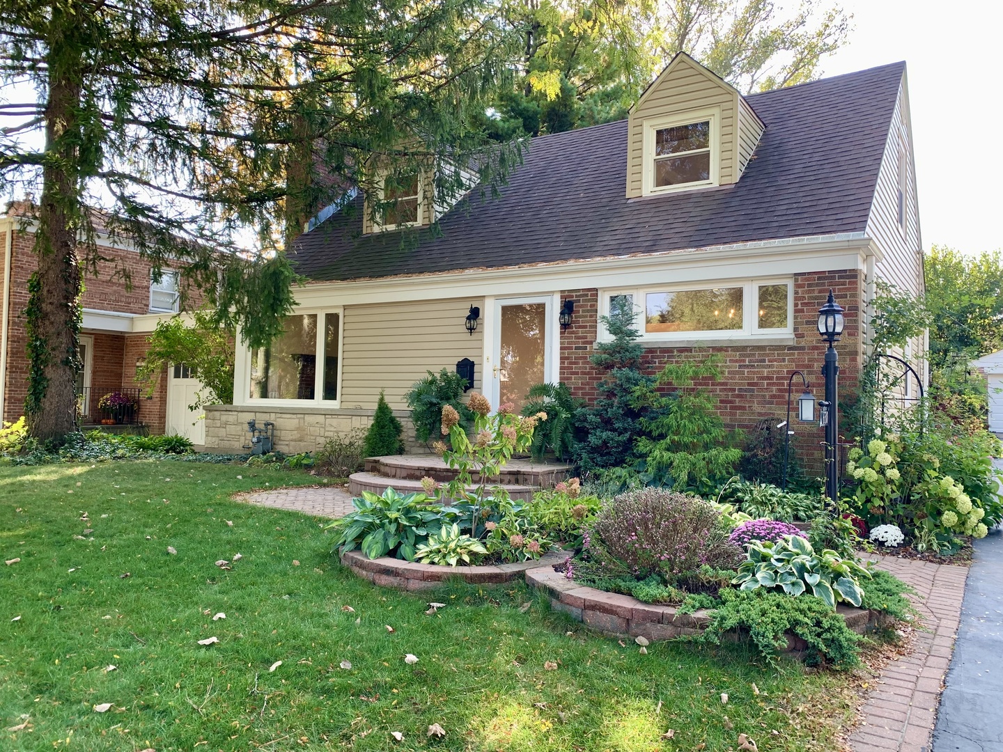 Deerfield, Illinois, 60015, United States, 4 Bedrooms Bedrooms, ,2 BathroomsBathrooms,Residential,For Sale,1957716