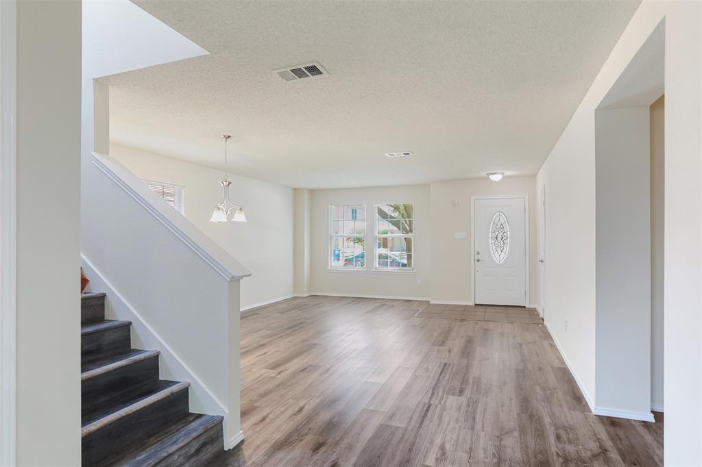 Dallas, Texas, 75212, United States, 5 Bedrooms Bedrooms, ,3 BathroomsBathrooms,Residential,For Sale,1902272