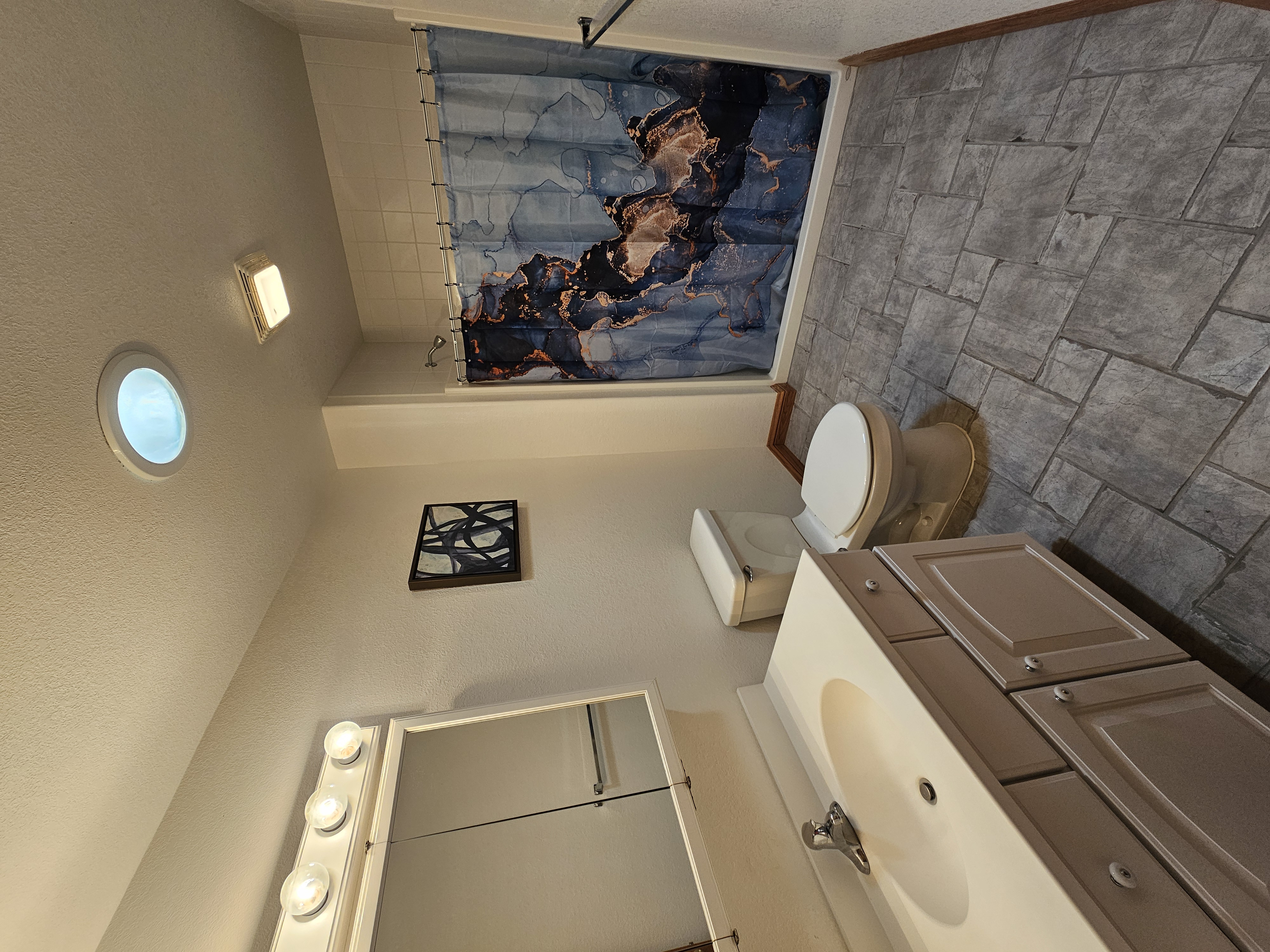 Fort Morgan, Colorado, 80701, United States, 5 Bedrooms Bedrooms, ,3 BathroomsBathrooms,Residential,For Sale,1983878