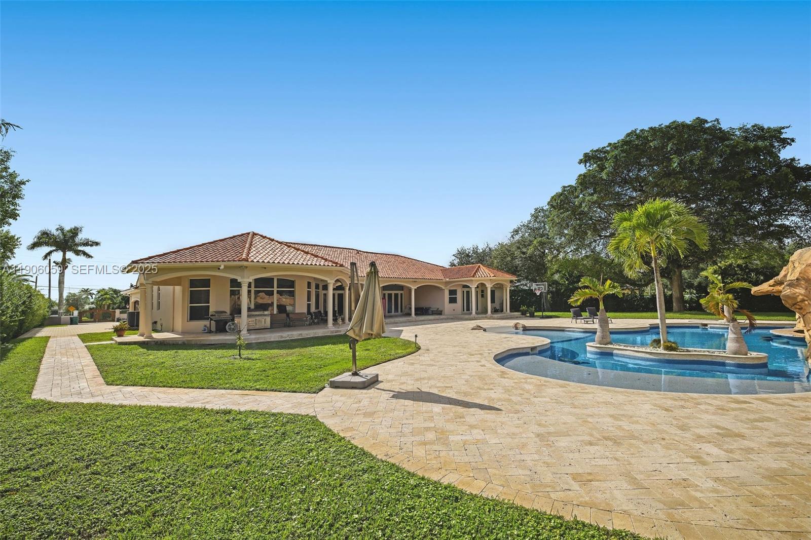 Miami, Florida, 33183, United States, 5 Bedrooms Bedrooms, ,5 BathroomsBathrooms,Residential,For Sale,1998373