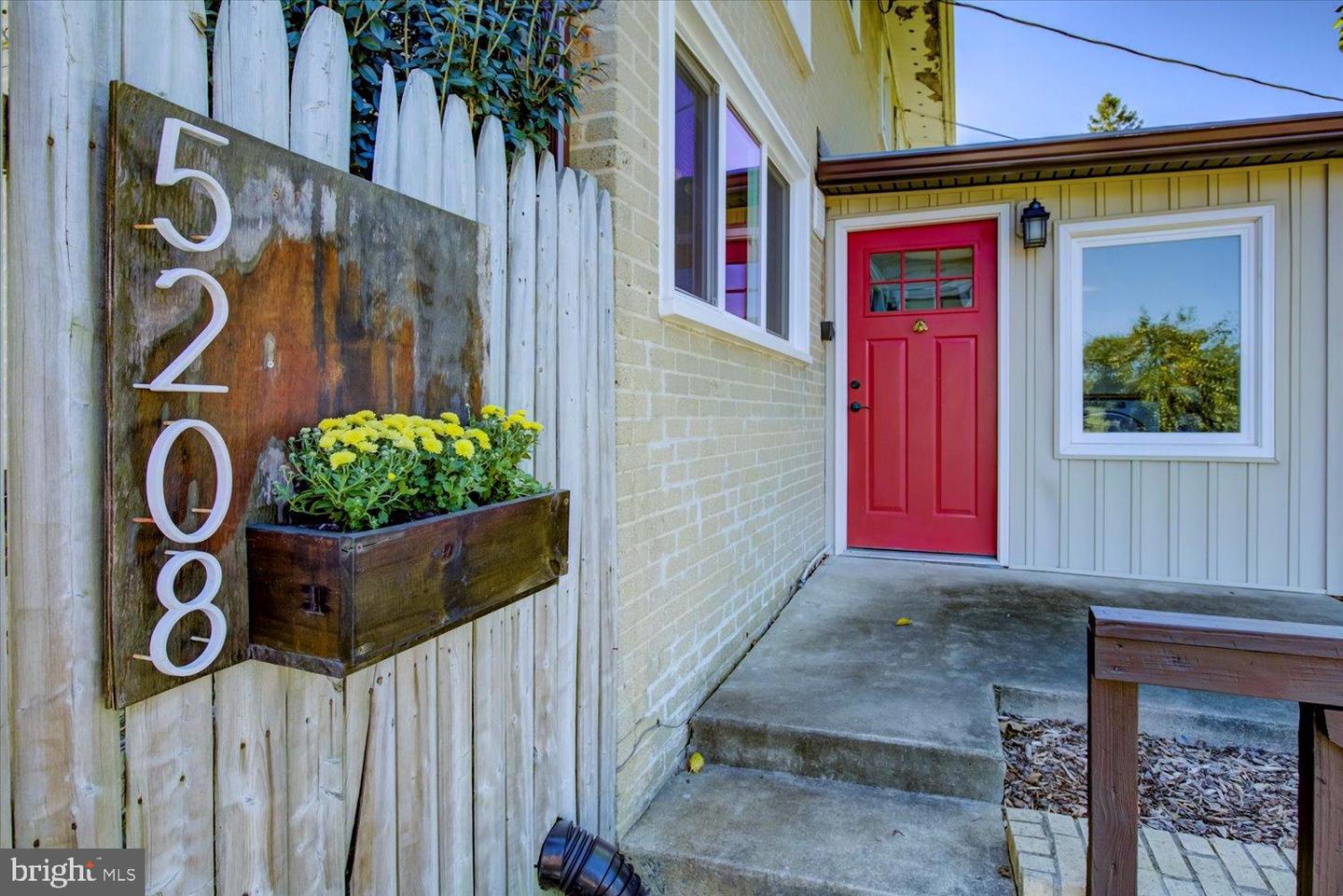 Arlington, Virginia, 22204, United States, 2 Bedrooms Bedrooms, ,1 BathroomBathrooms,Residential,For Sale,1951010