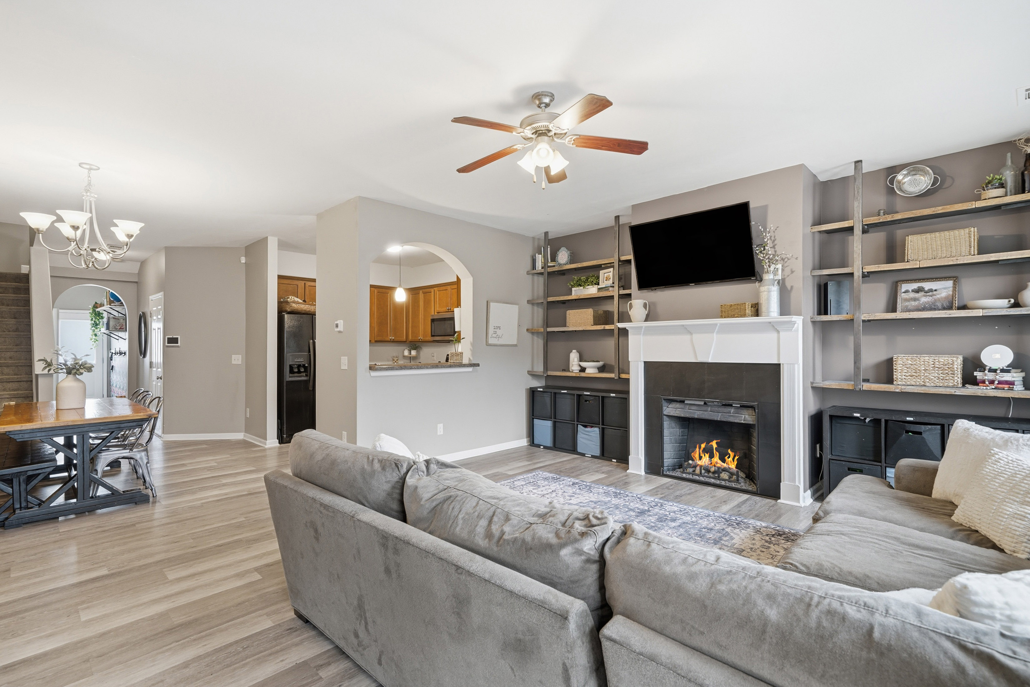 Charming End-Unit Townhome at the End of a Peaceful Cul-de-Sac - 物件實景