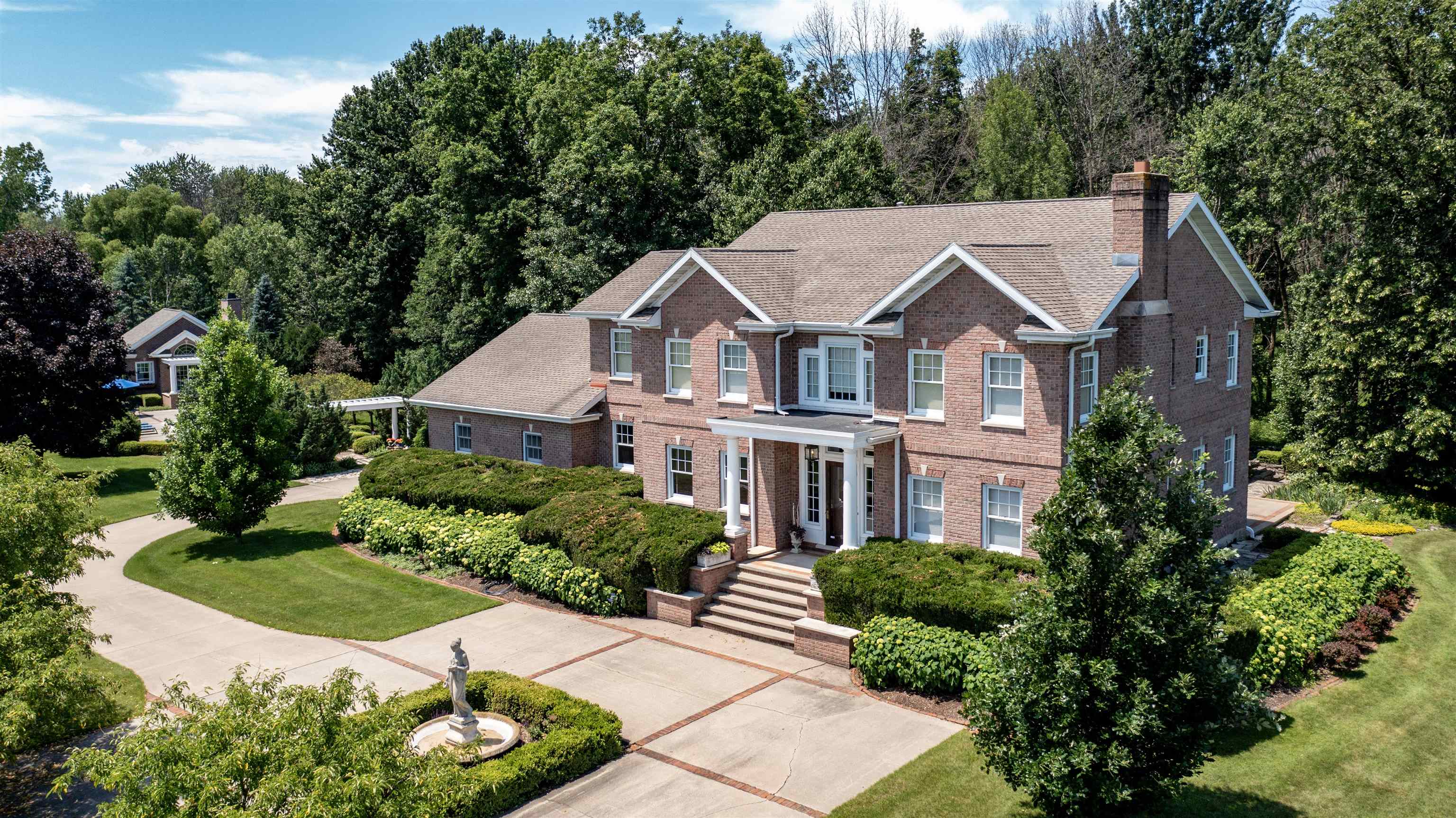 Hortonville, Wisconsin, 54944, United States, 4 Bedrooms Bedrooms, ,6 BathroomsBathrooms,Residential,For Sale,1983735