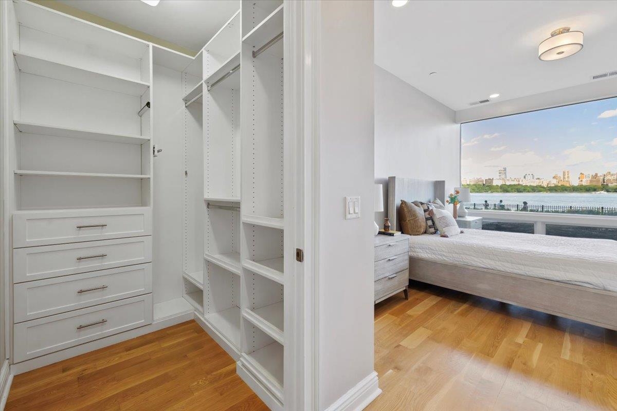 Edgewater, New Jersey, 07020, United States, 2 Bedrooms Bedrooms, ,2 BathroomsBathrooms,Residential,For Sale,1995934