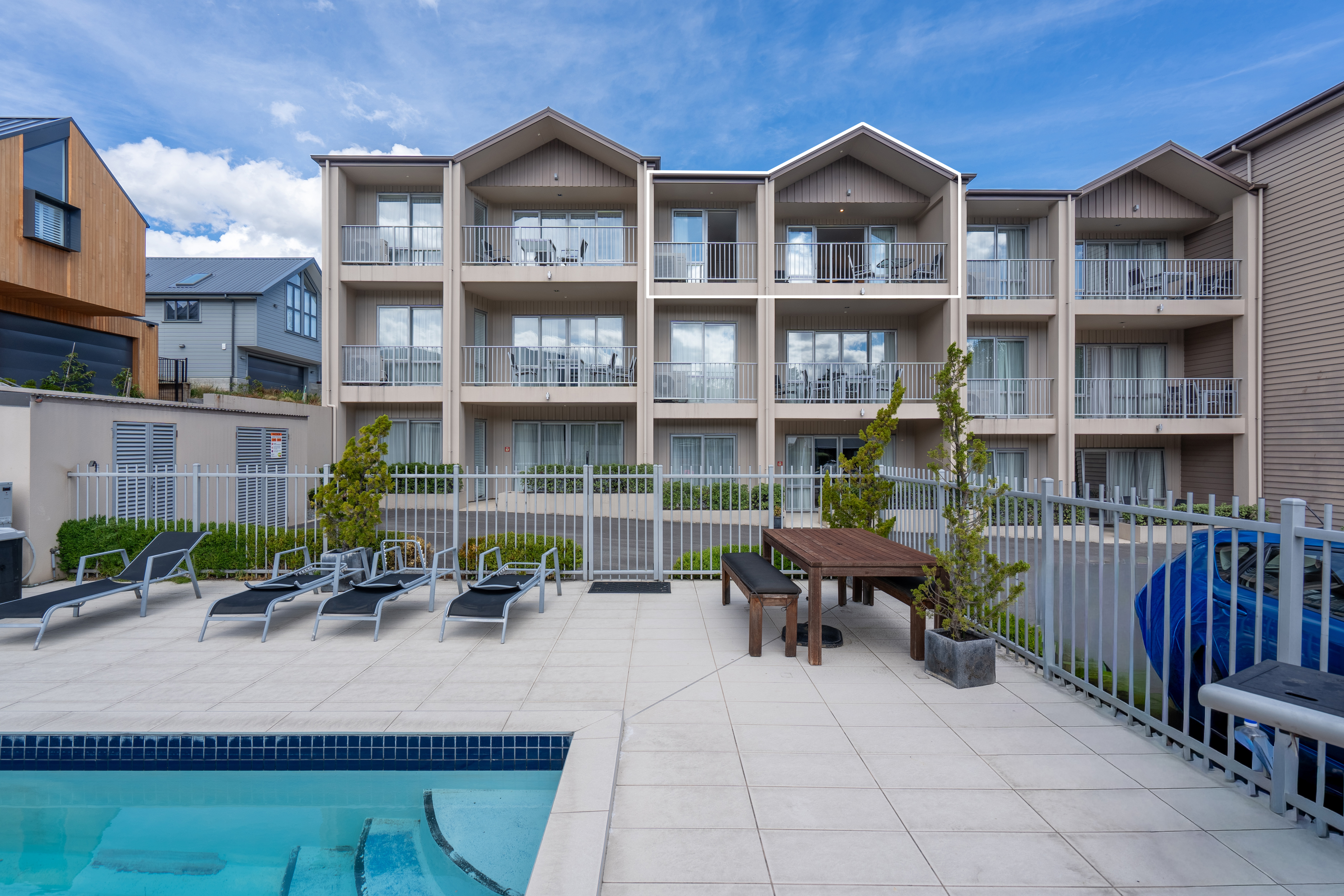  The Top Floor Advantage in Clear Ridge - 物件實景