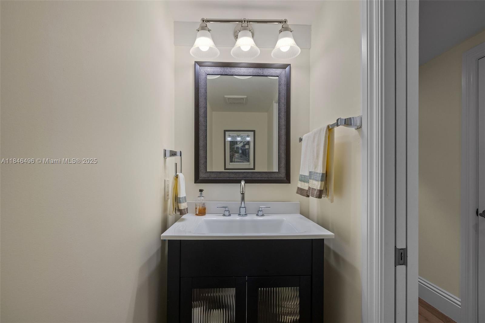 Coral Gables, Florida, 33134, United States, 2 Bedrooms Bedrooms, ,3 BathroomsBathrooms,Residential,For Sale,1901366