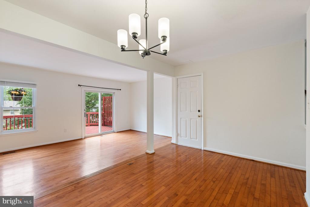 Rockville, Maryland, 20852, United States, 4 Bedrooms Bedrooms, ,4 BathroomsBathrooms,Residential,For Sale,1916260
