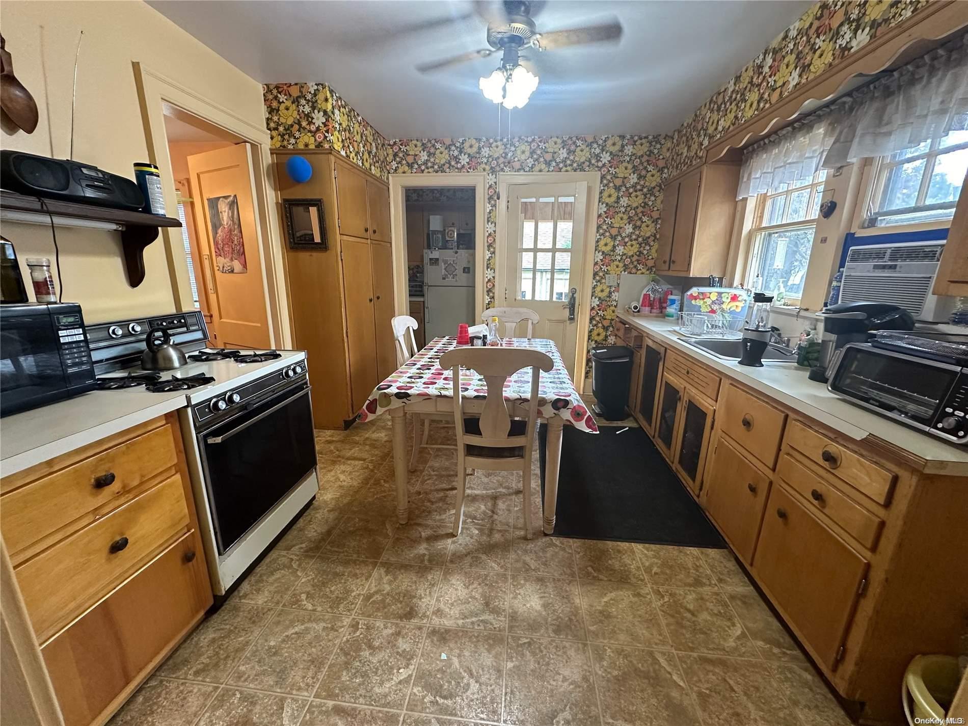 Great Neck, New York, 11024, United States, 3 Bedrooms Bedrooms, ,1 BathroomBathrooms,Residential,For Sale,1813525