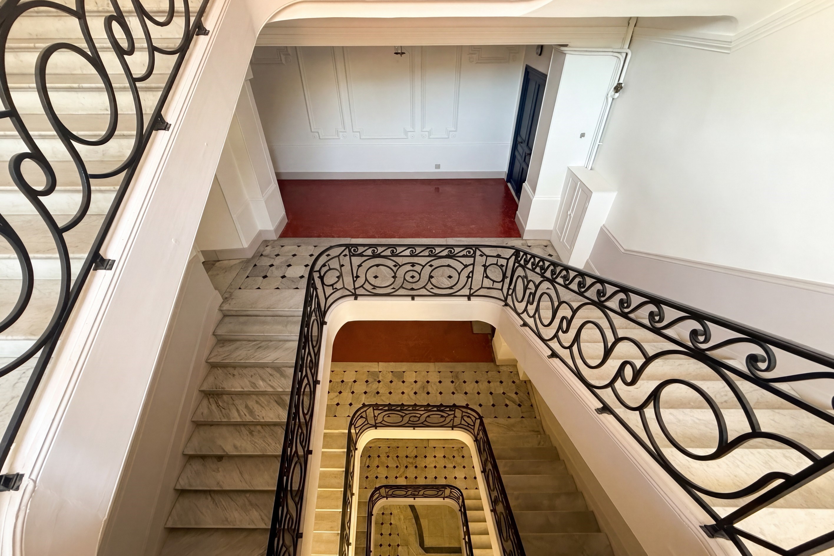  La Croix des Gardes: Penthouse with panoramic sea views and terraces in a histo… - 物件實景