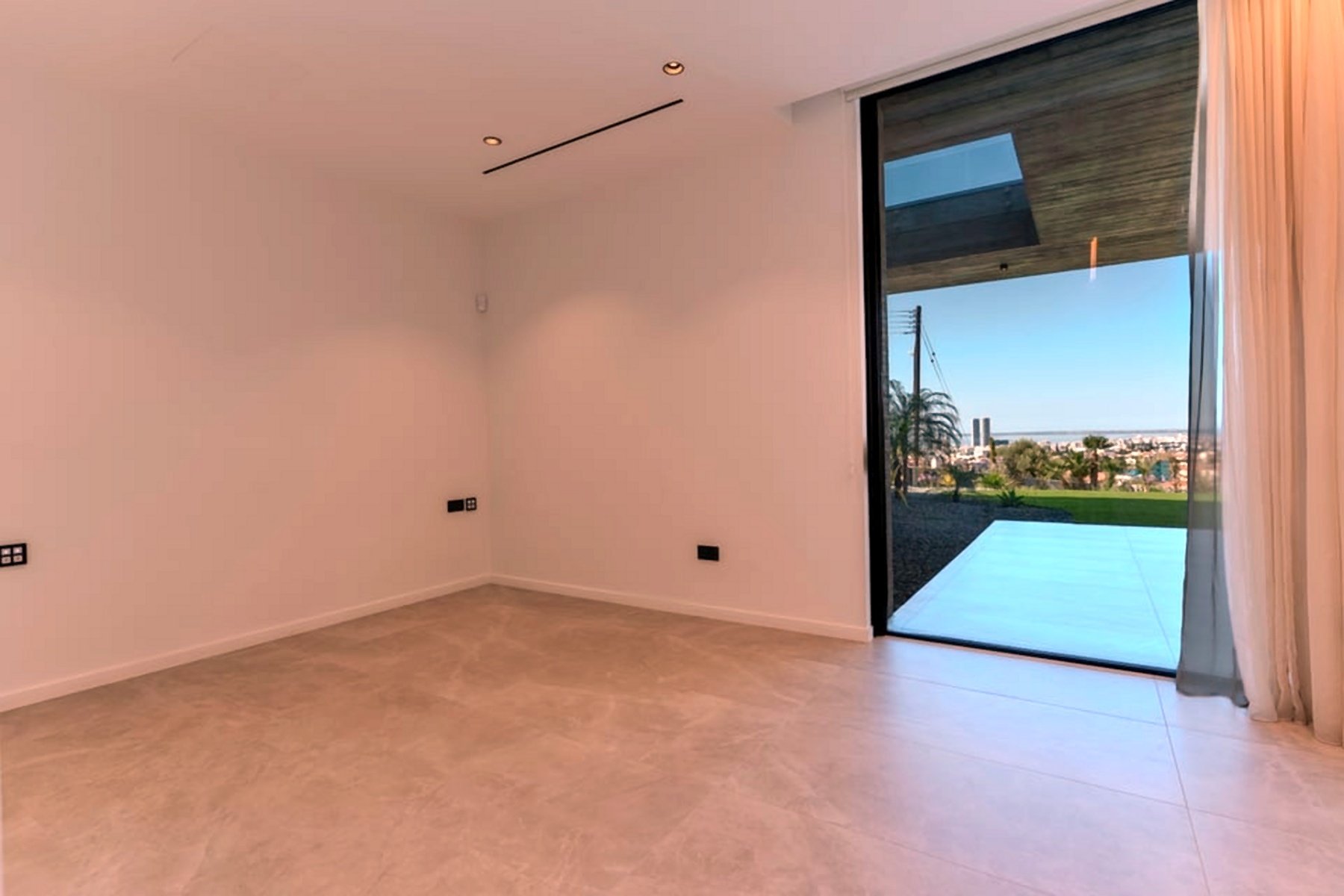  6 Bedroom 3 Level Hillside Villa with Sea Views in Paniotis, Limassol - 物件實景