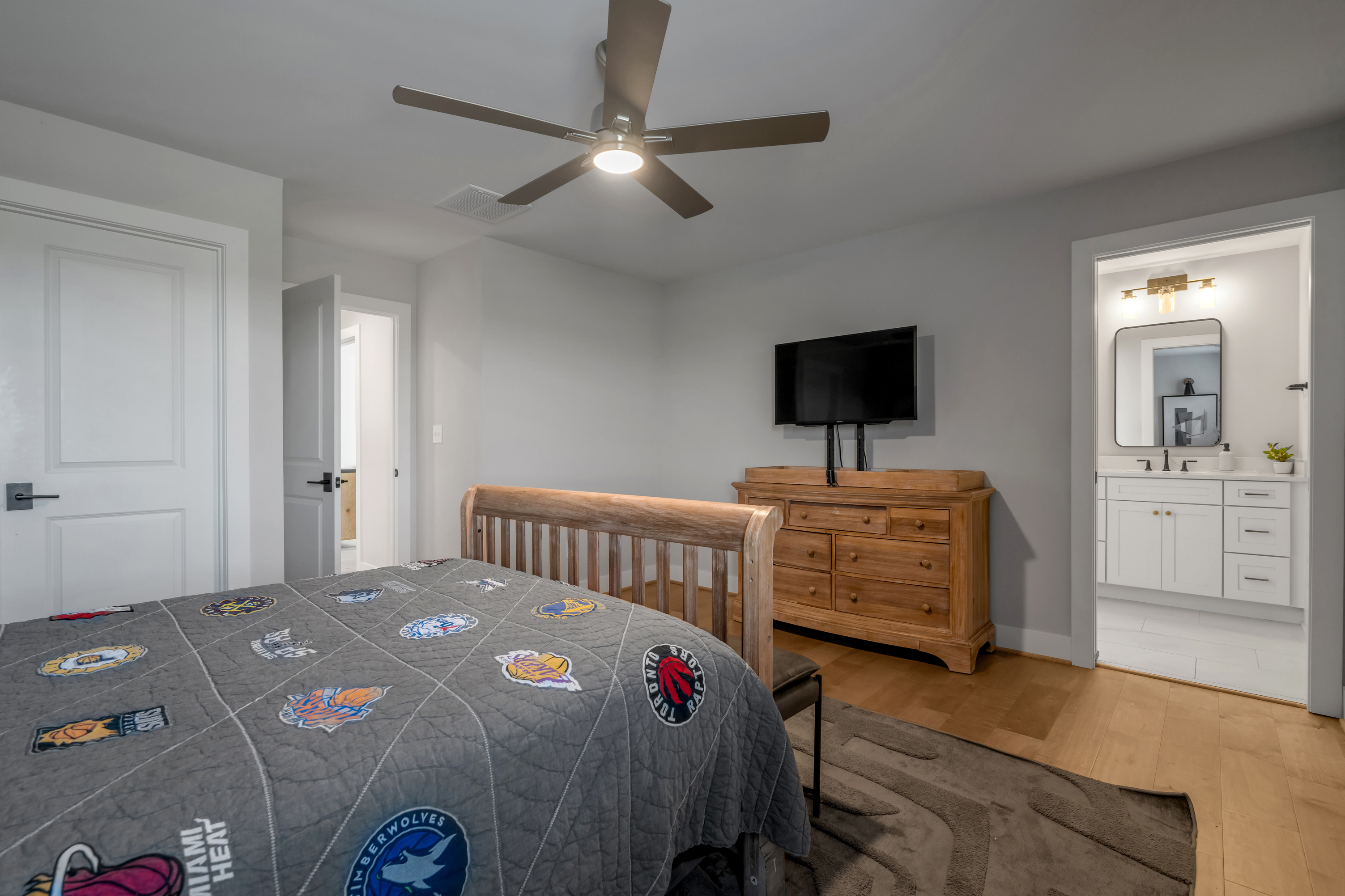  2429 Lorenzo Way - 物件實景