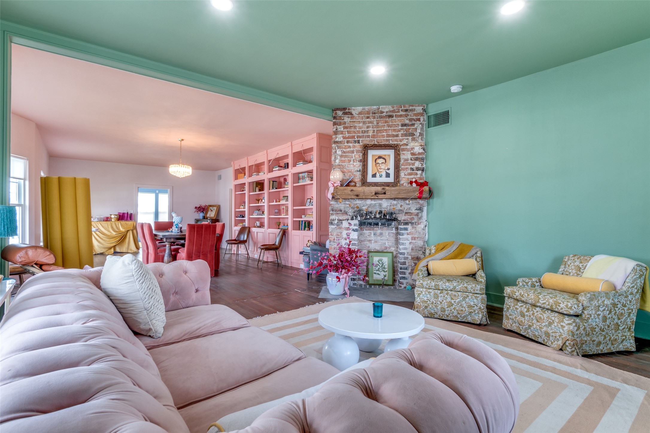 Dallas, Texas, 75208, United States, 4 Bedrooms Bedrooms, ,3 BathroomsBathrooms,Residential,For Sale,1752637