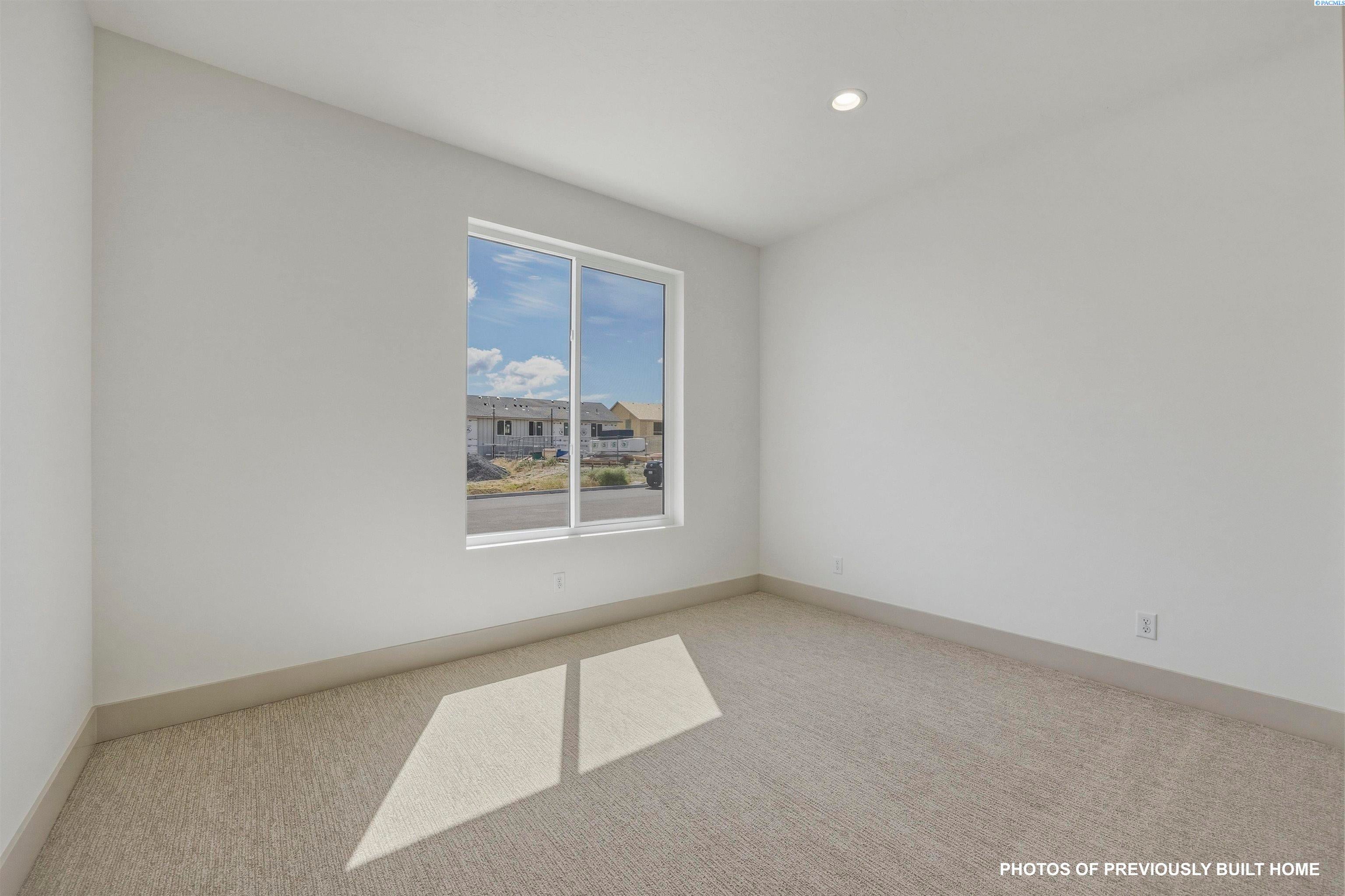 Richland, Washington, 99352, United States, 4 Bedrooms Bedrooms, ,3 BathroomsBathrooms,Residential,For Sale,2048116