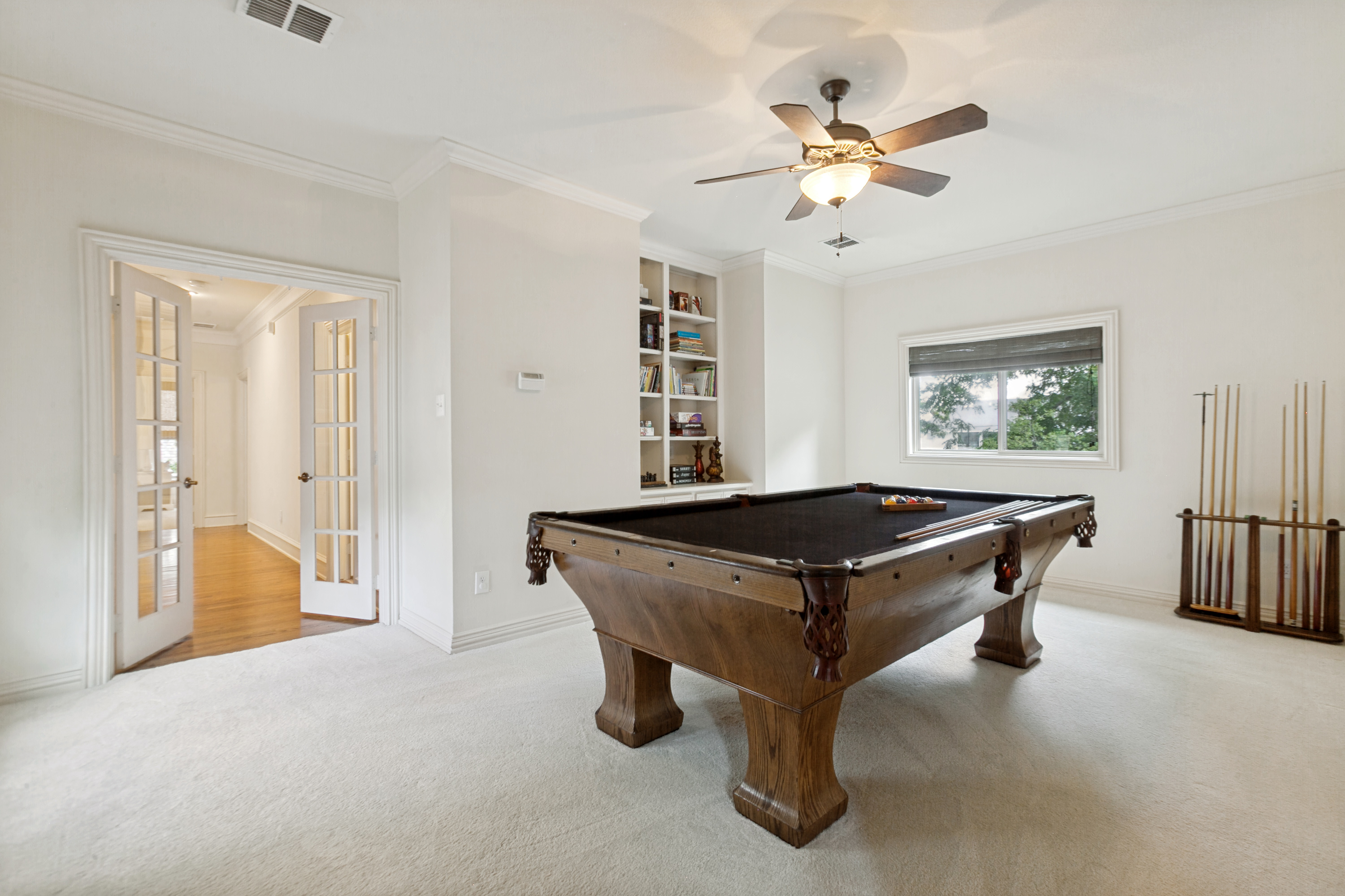  Preston Hollow 5-Bedroom Home with Pool, 2 Offices, and First-Floor Primary - 物件實景