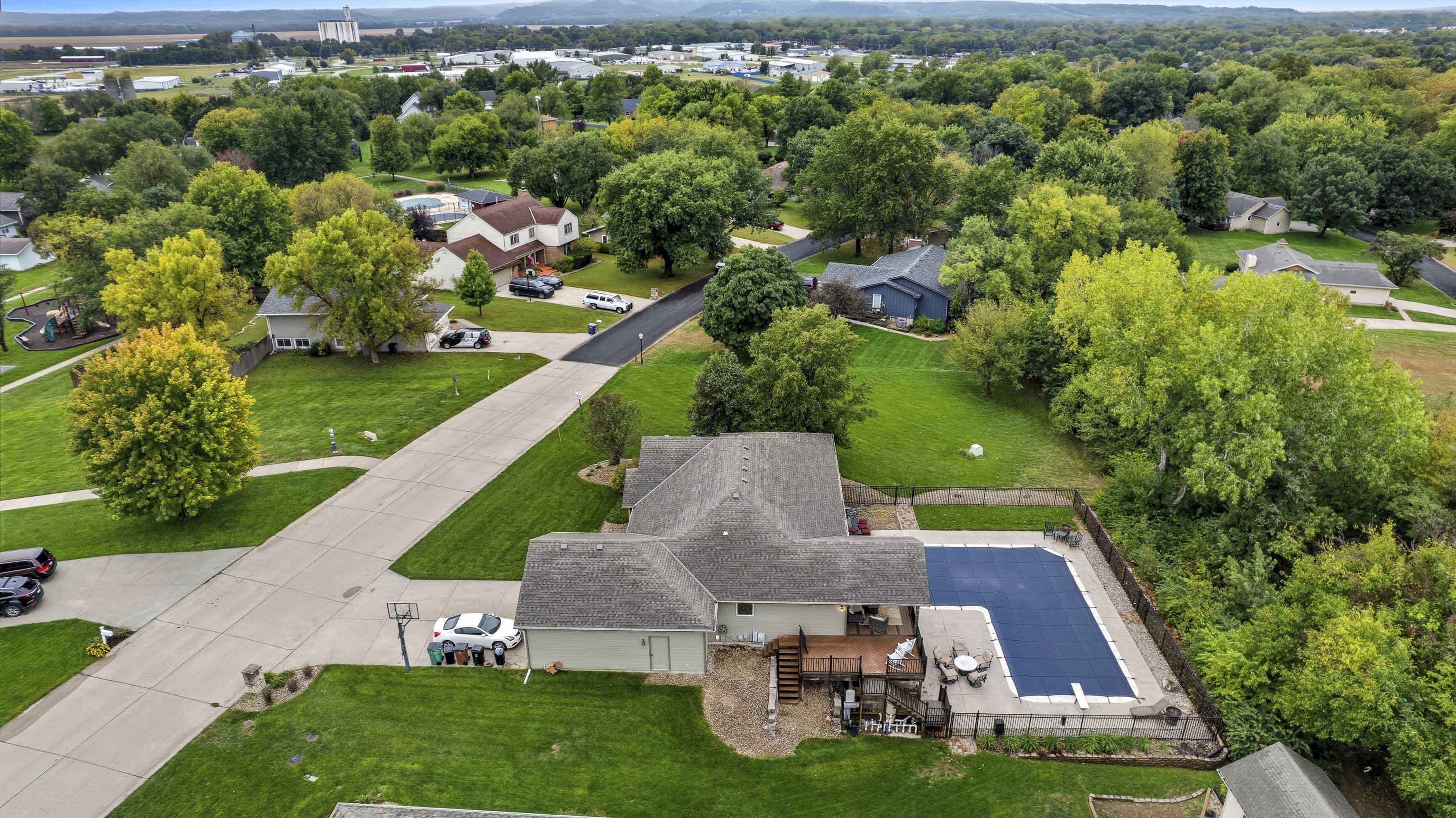 Manhattan, Kansas, 66502, United States, 5 Bedrooms Bedrooms, ,3 BathroomsBathrooms,Residential,For Sale,1960988