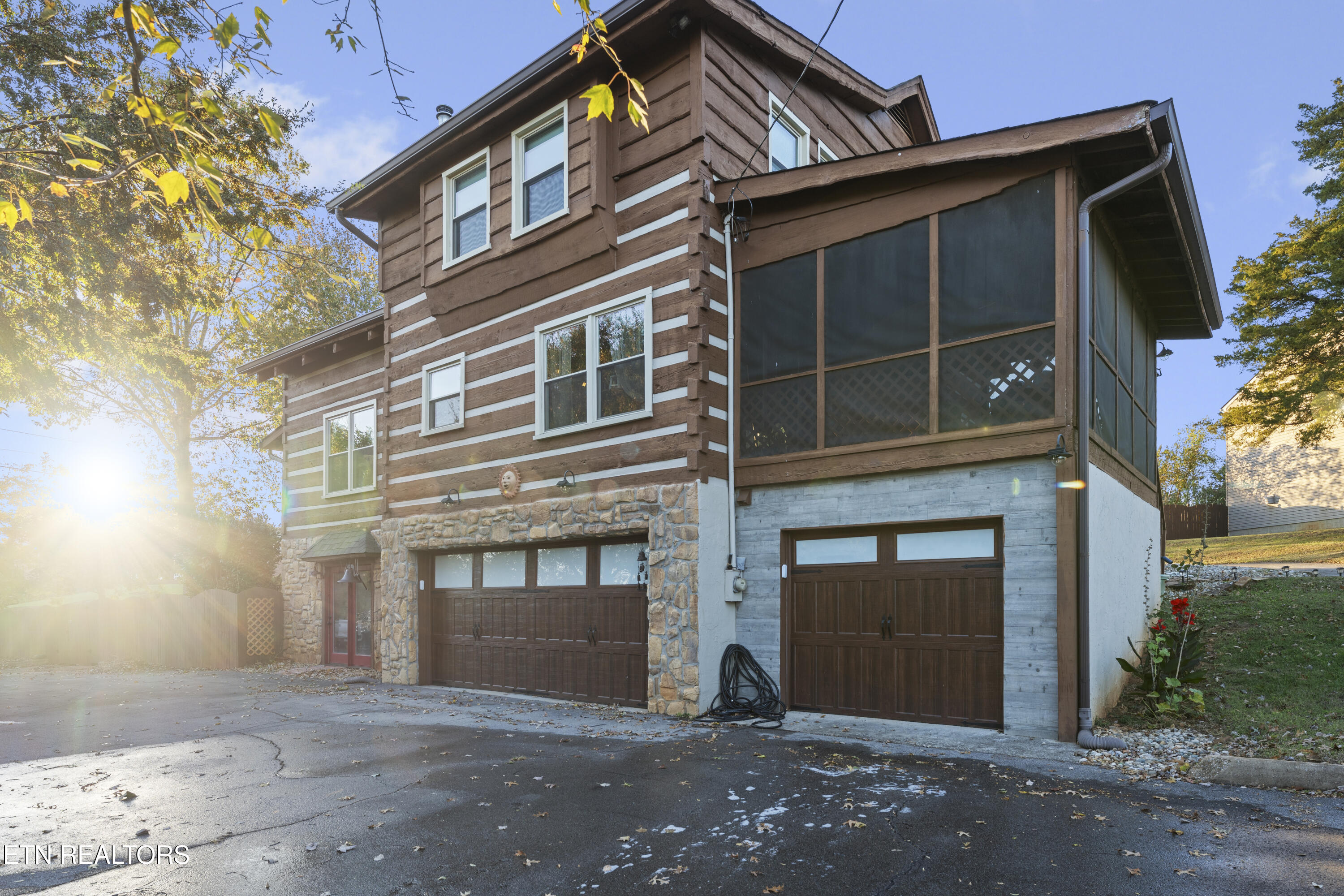 Knoxville, Tennessee, 37922, United States, 4 Bedrooms Bedrooms, ,4 BathroomsBathrooms,Residential,For Sale,1977894