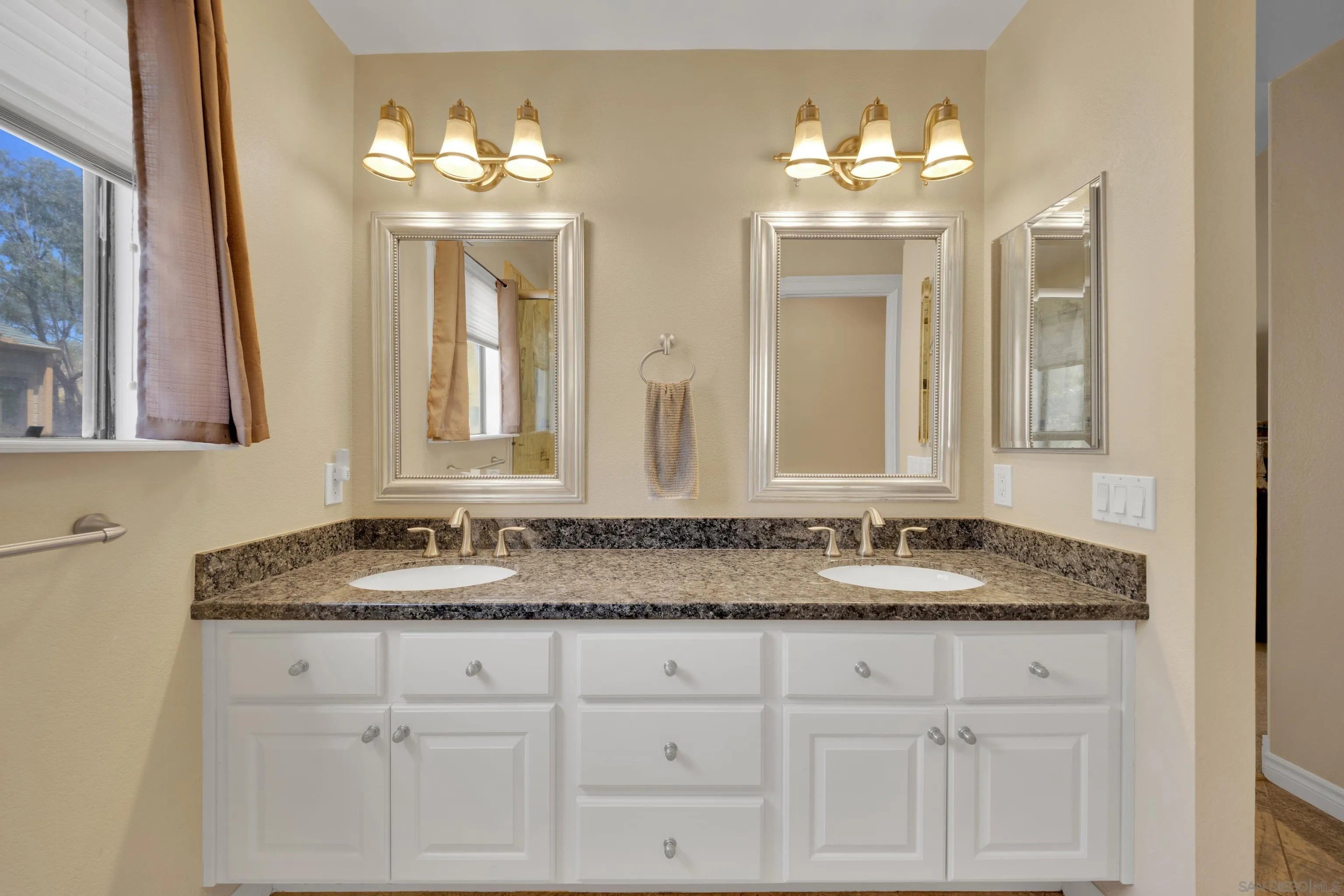 San Diego, California, 92119, United States, 3 Bedrooms Bedrooms, ,3 BathroomsBathrooms,Residential,For Sale,1910844