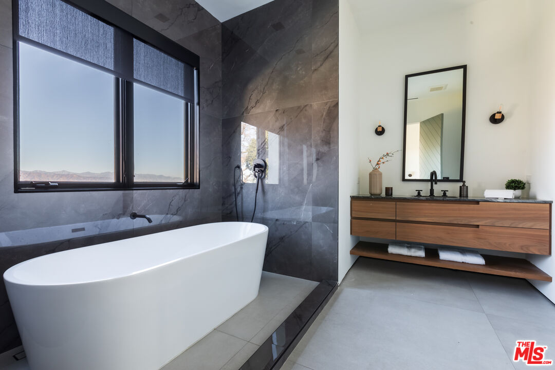 Beverly Hills, California, 90210, United States, 6 Bedrooms Bedrooms, ,6 BathroomsBathrooms,Residential,For Sale,1692711