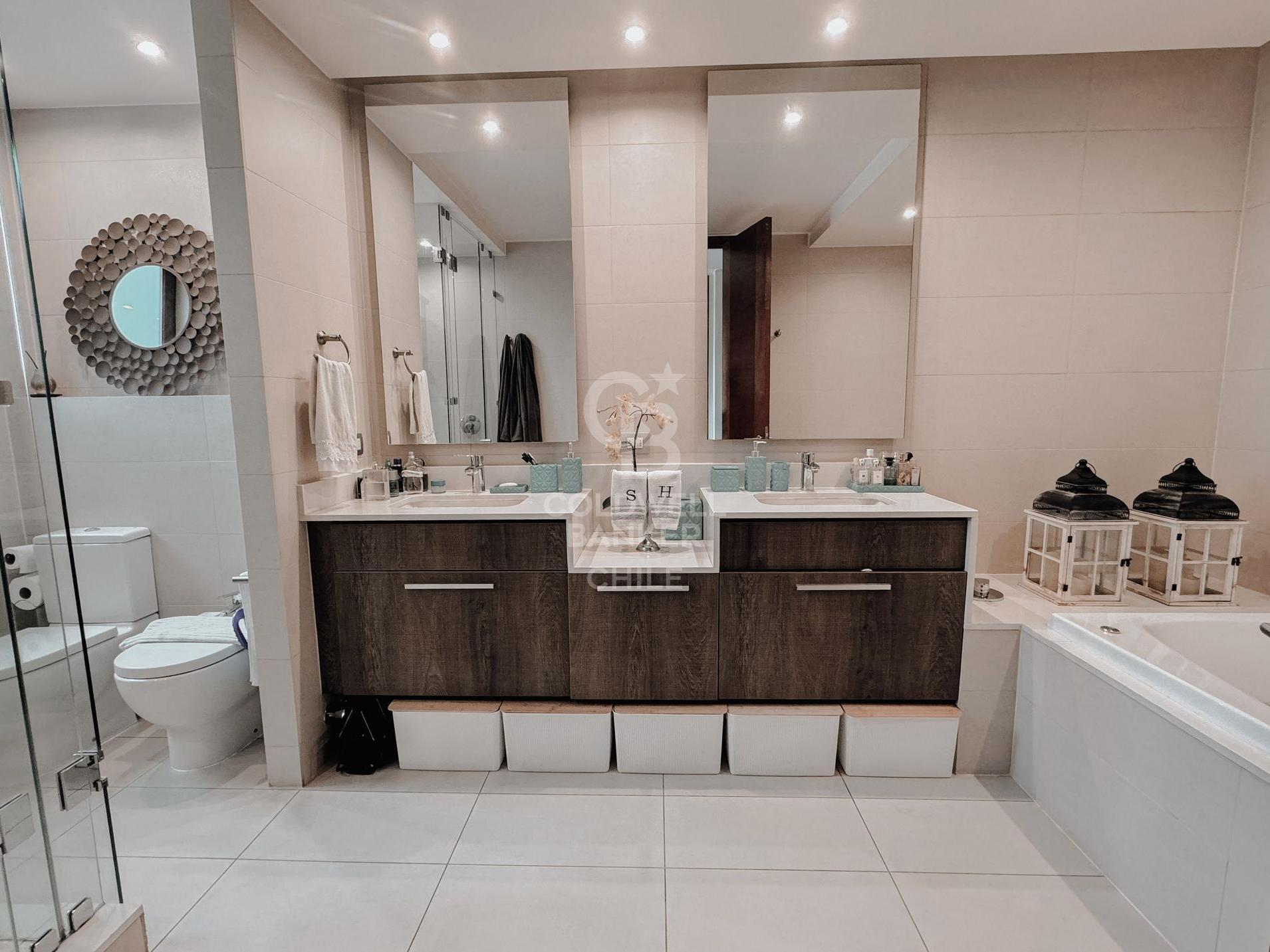 Lo Barnechea, Chile, 4 Bedrooms Bedrooms, ,6 BathroomsBathrooms,Residential,For Sale,1959093