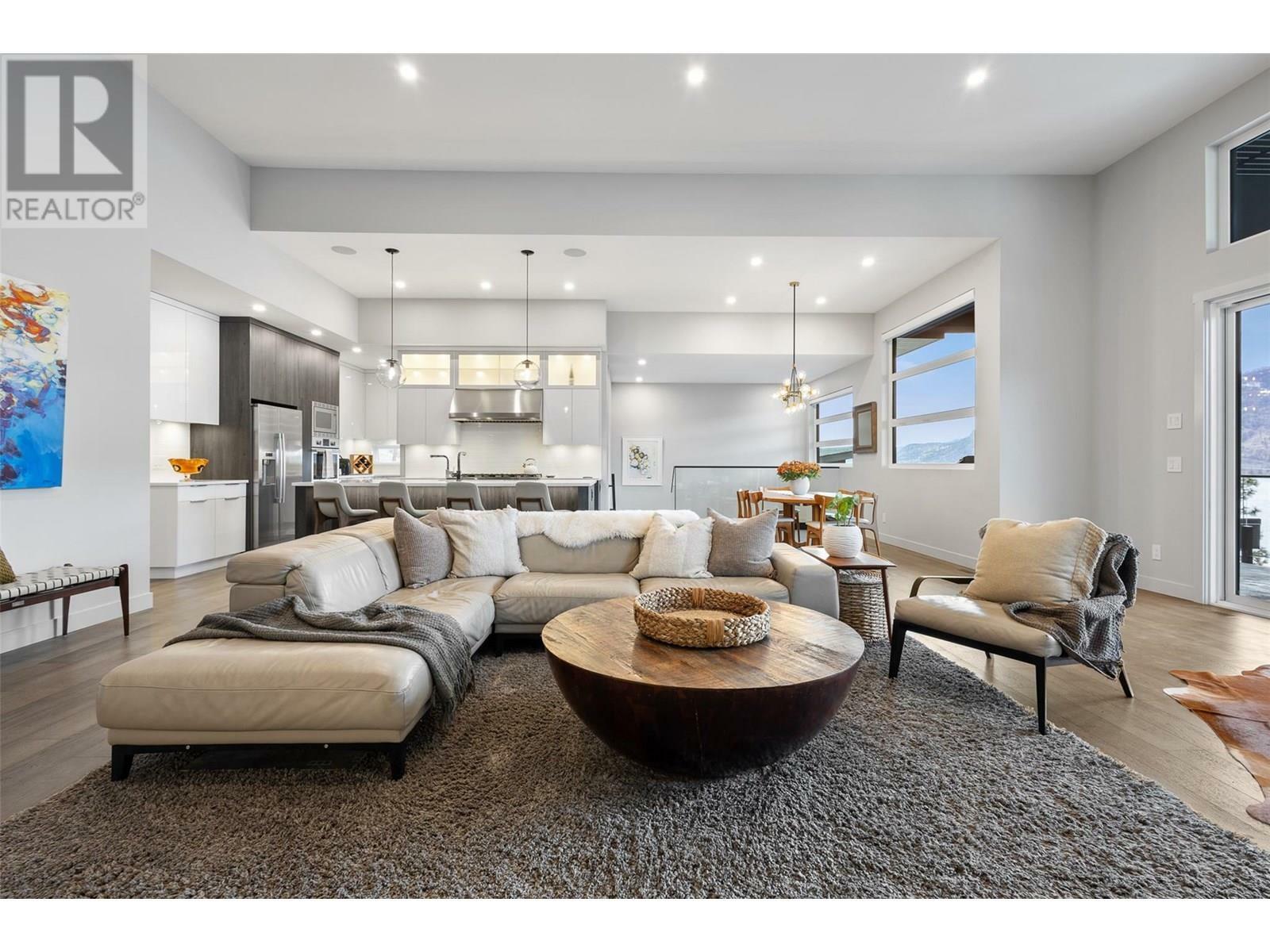 KELOWNA, British Columbia, V4V 1N4, CA, 4 Bedrooms Bedrooms, ,3 BathroomsBathrooms,Residential,For Sale,1859921