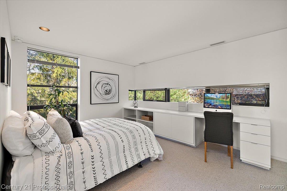 BloomfieldHills, Michigan, 48301, United States, 4 Bedrooms Bedrooms, ,5 BathroomsBathrooms,Residential,For Sale,1996516